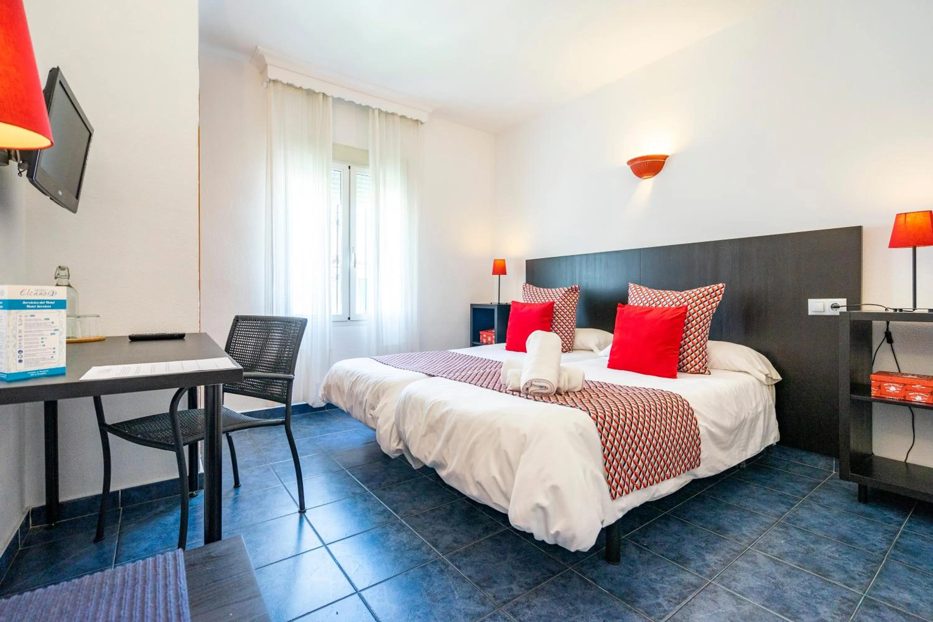 Photo of the whole room, Bed in Elcano