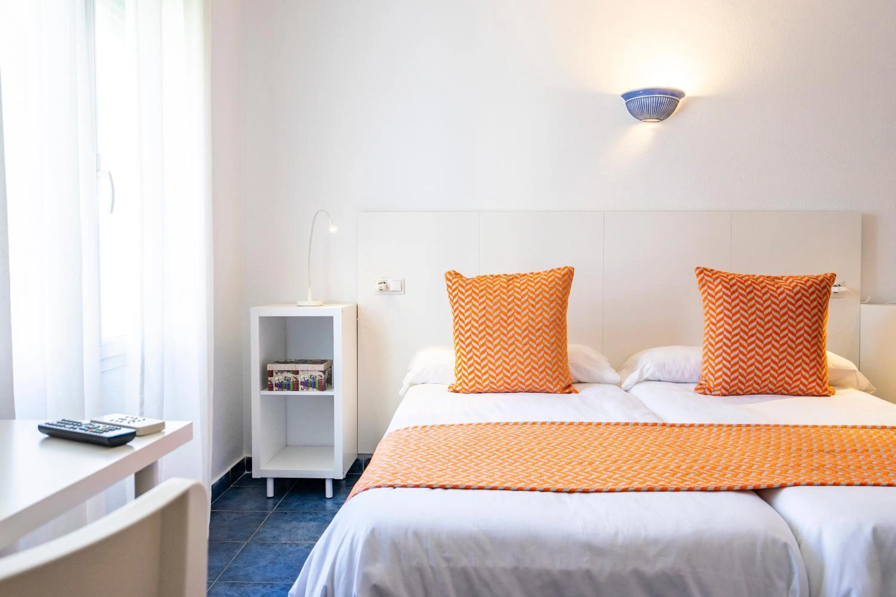 Photo of the whole room, Bed in Elcano