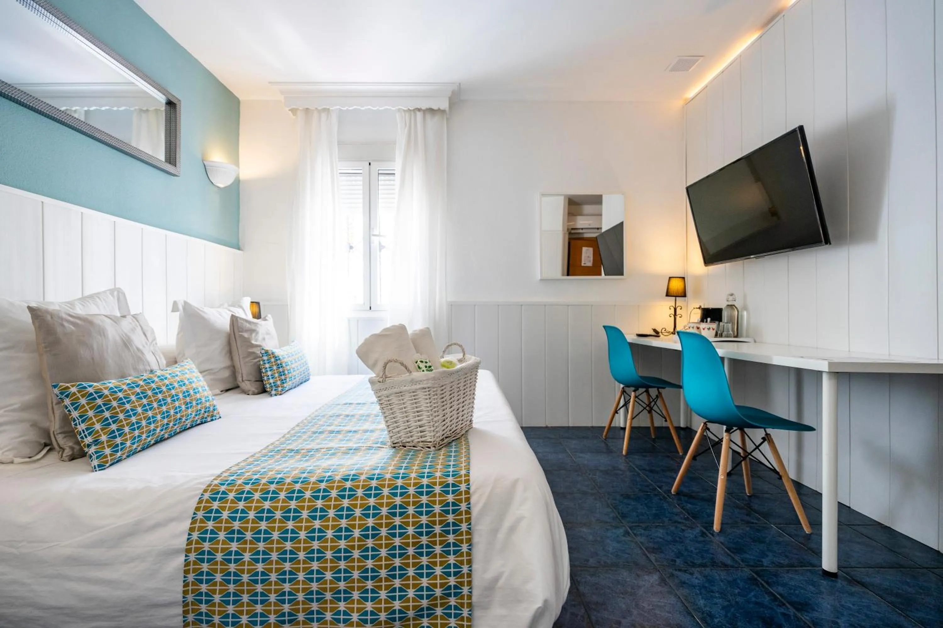 Photo of the whole room, Bed in Elcano