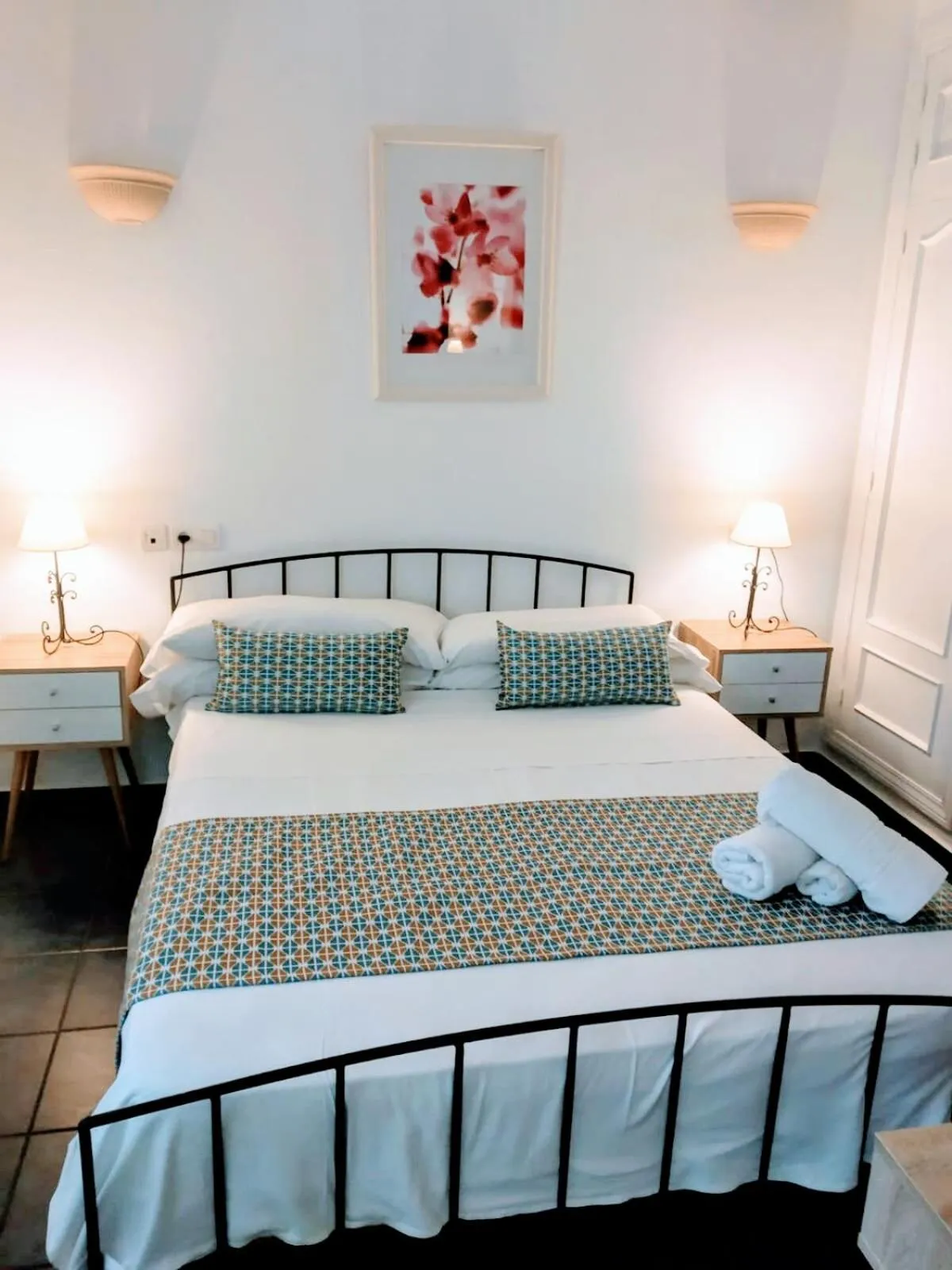 Photo of the whole room, Bed in Elcano