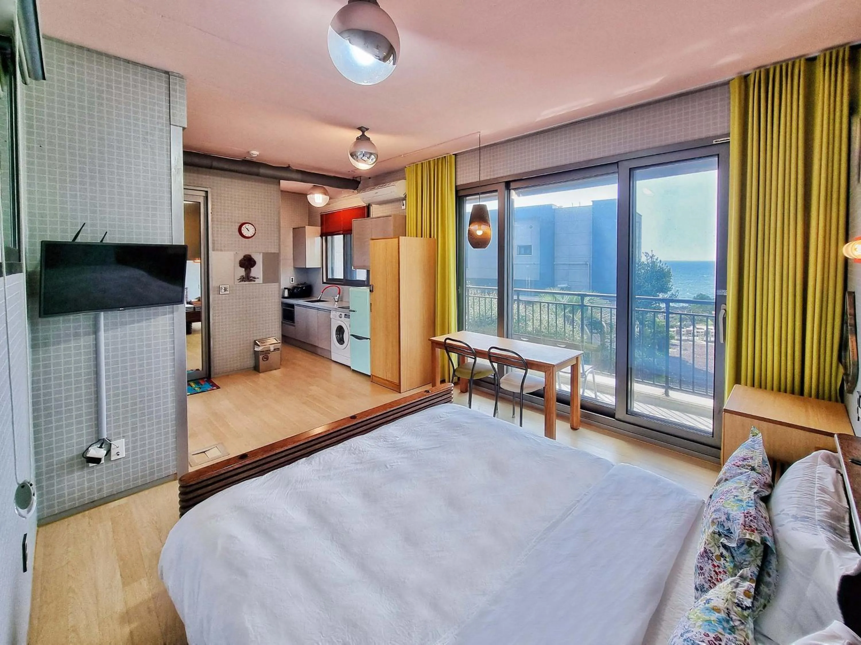 Photo of the whole room, Bed in OROJEJU