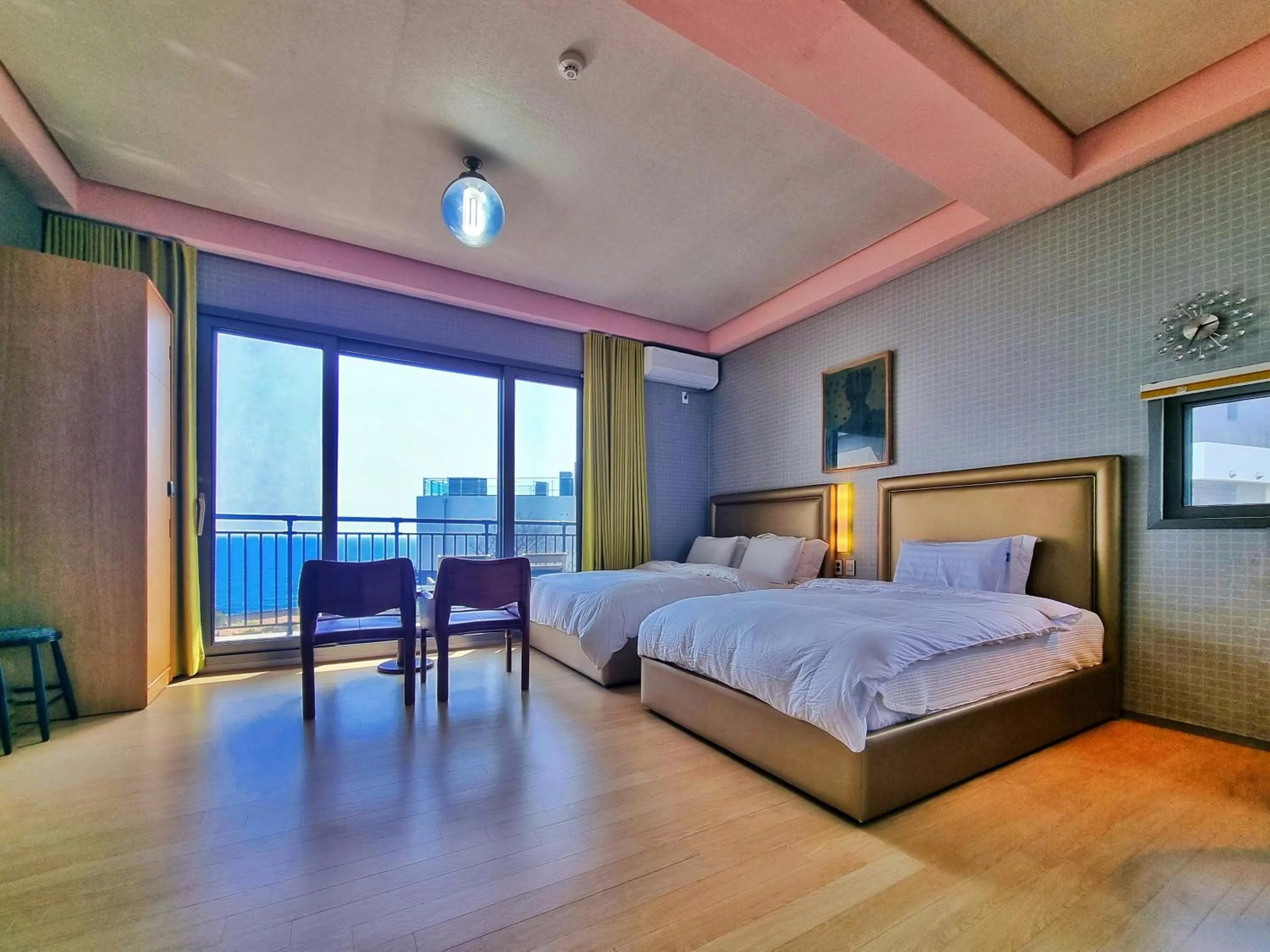Photo of the whole room, Bed in OROJEJU