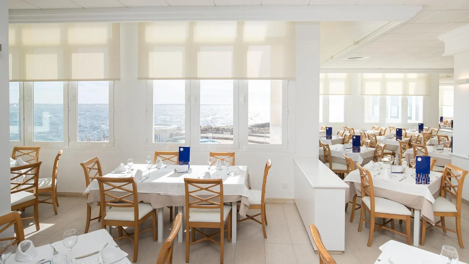 Restaurant/places to eat in Globales Almirante Farragut