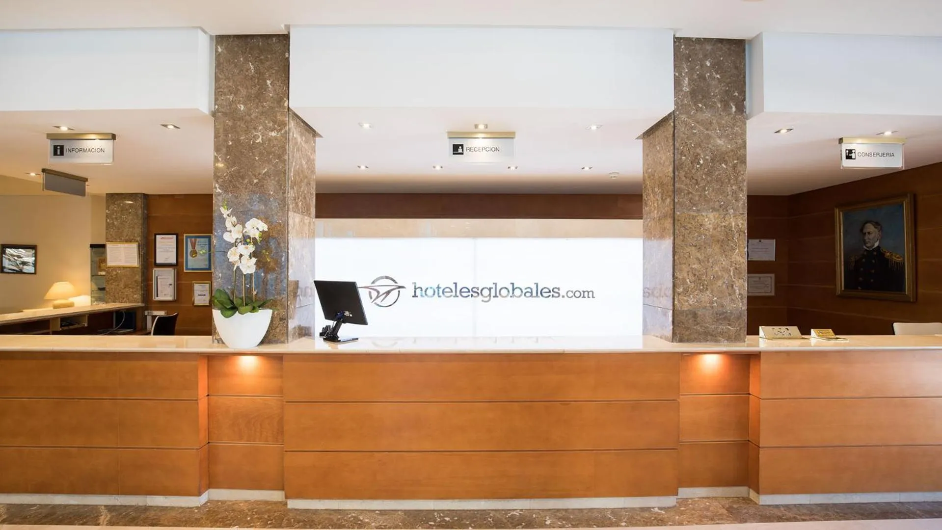 Lobby or reception in Globales Almirante Farragut