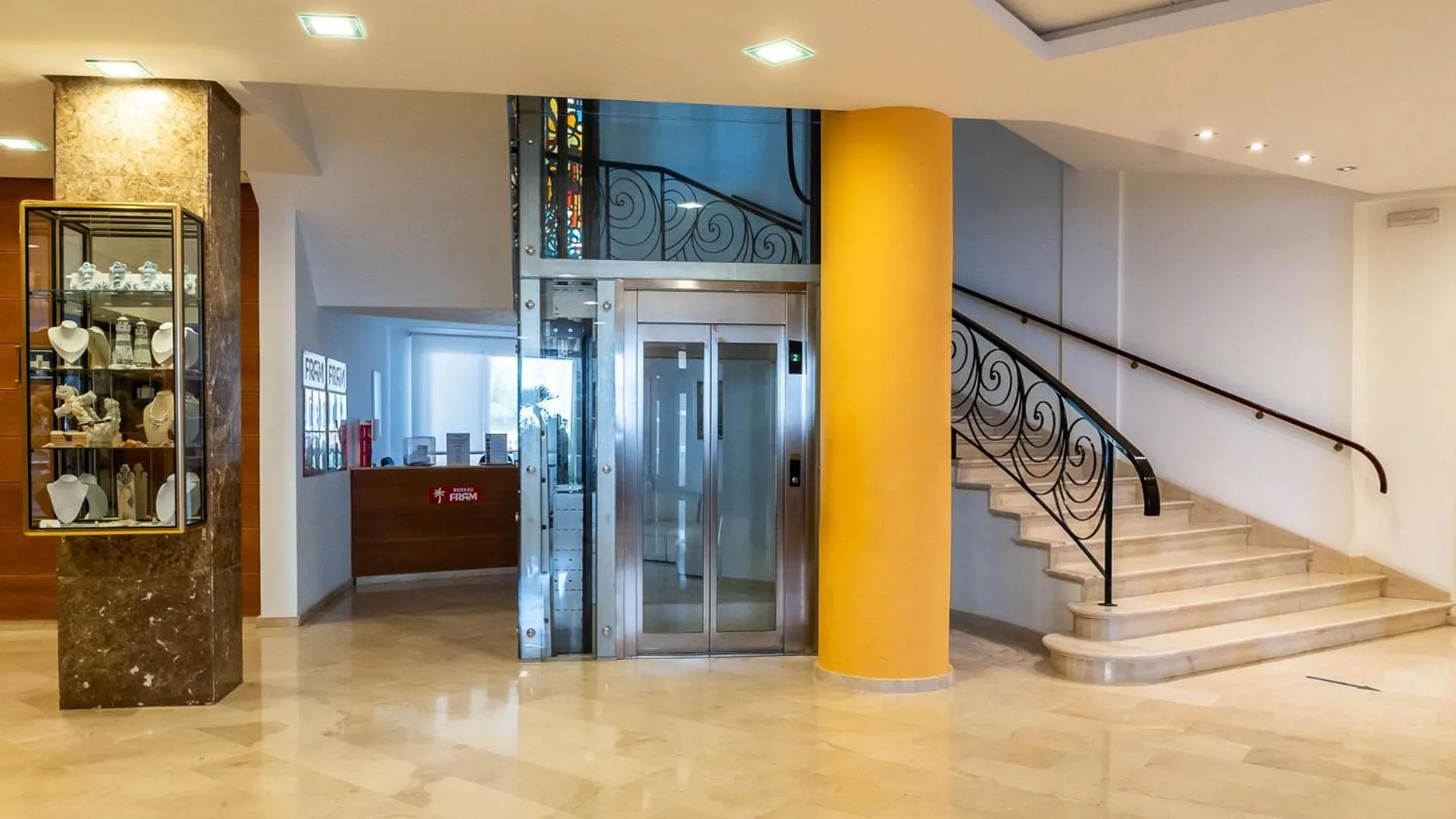 elevator in Globales Almirante Farragut