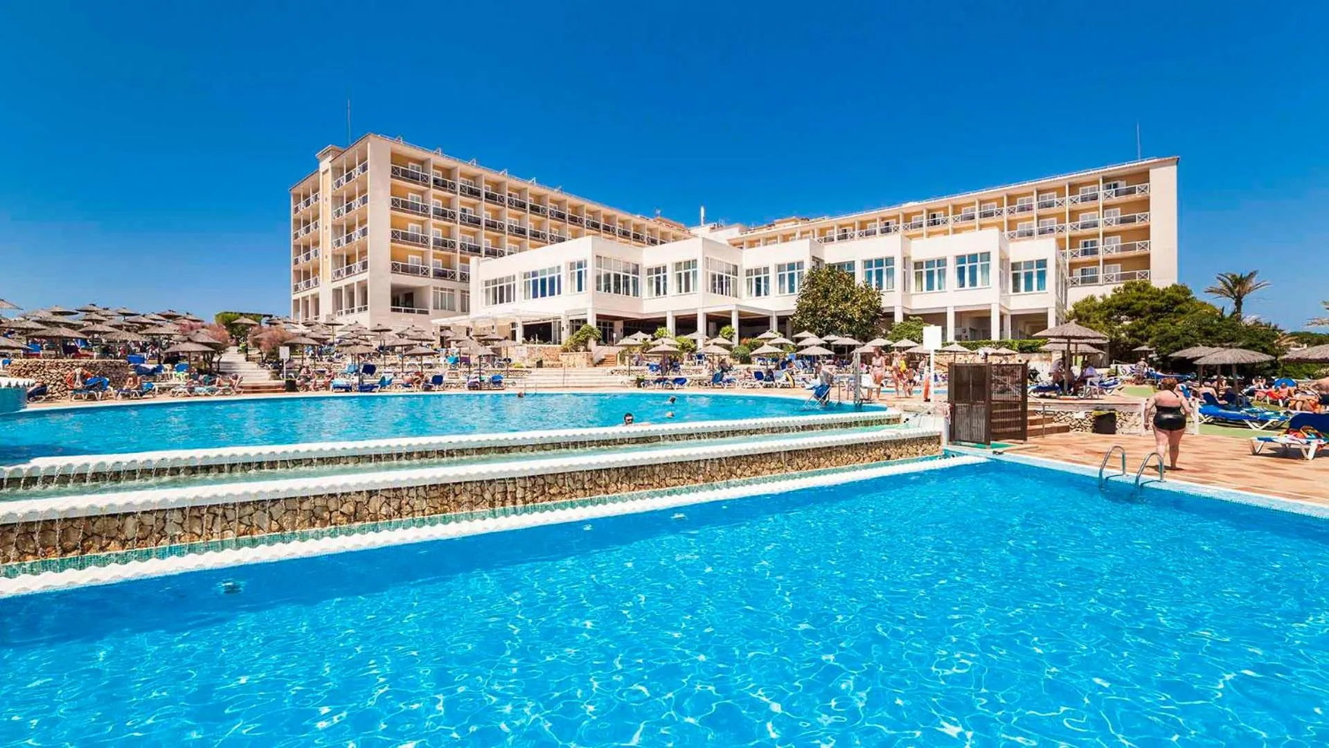 Swimming pool in Globales Almirante Farragut