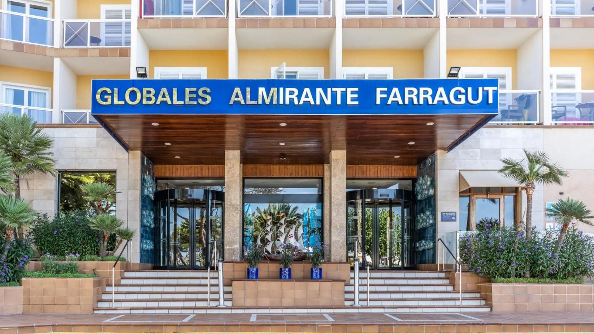 Property building in Globales Almirante Farragut