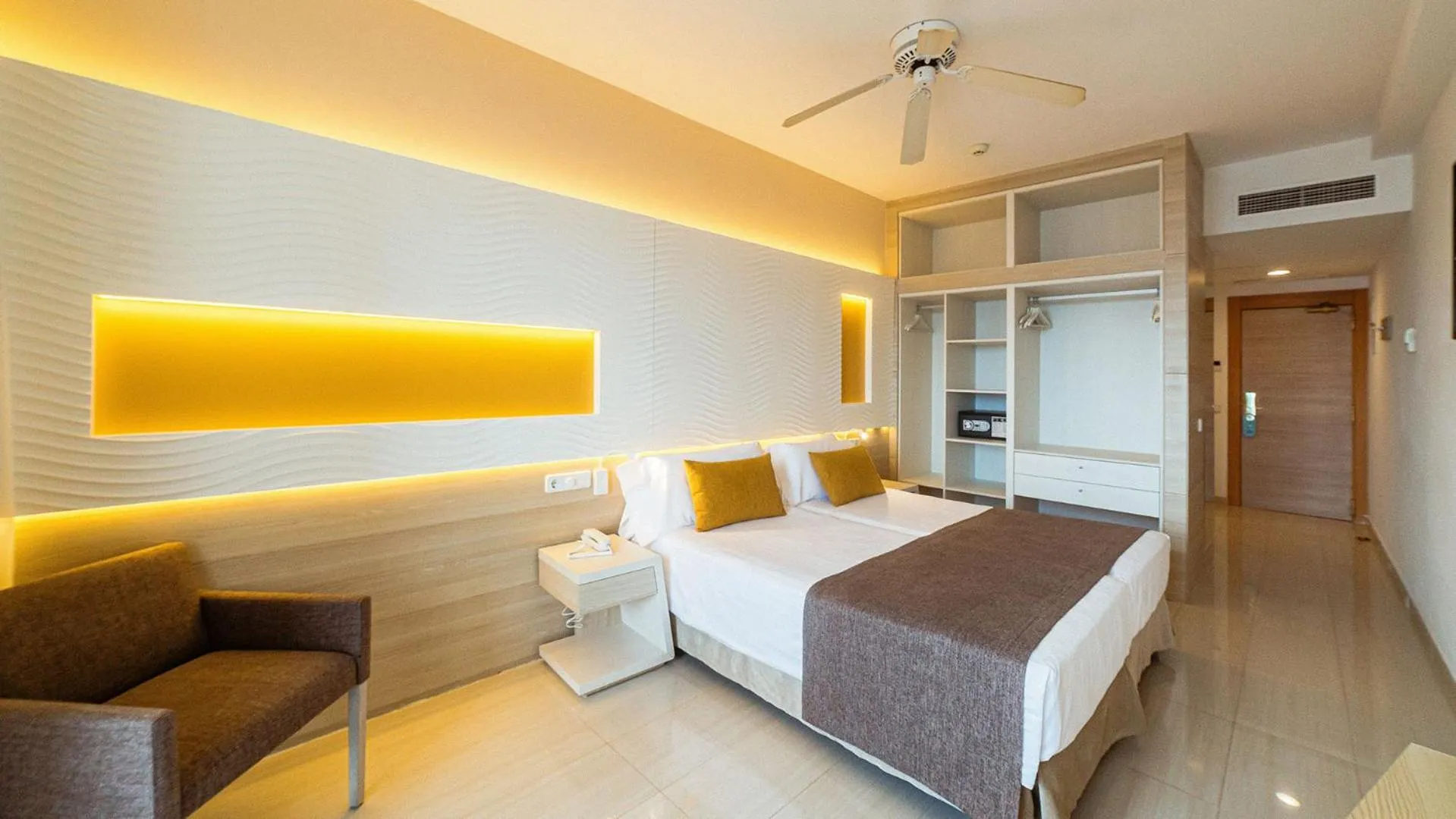 Bedroom, Bed in Globales Almirante Farragut