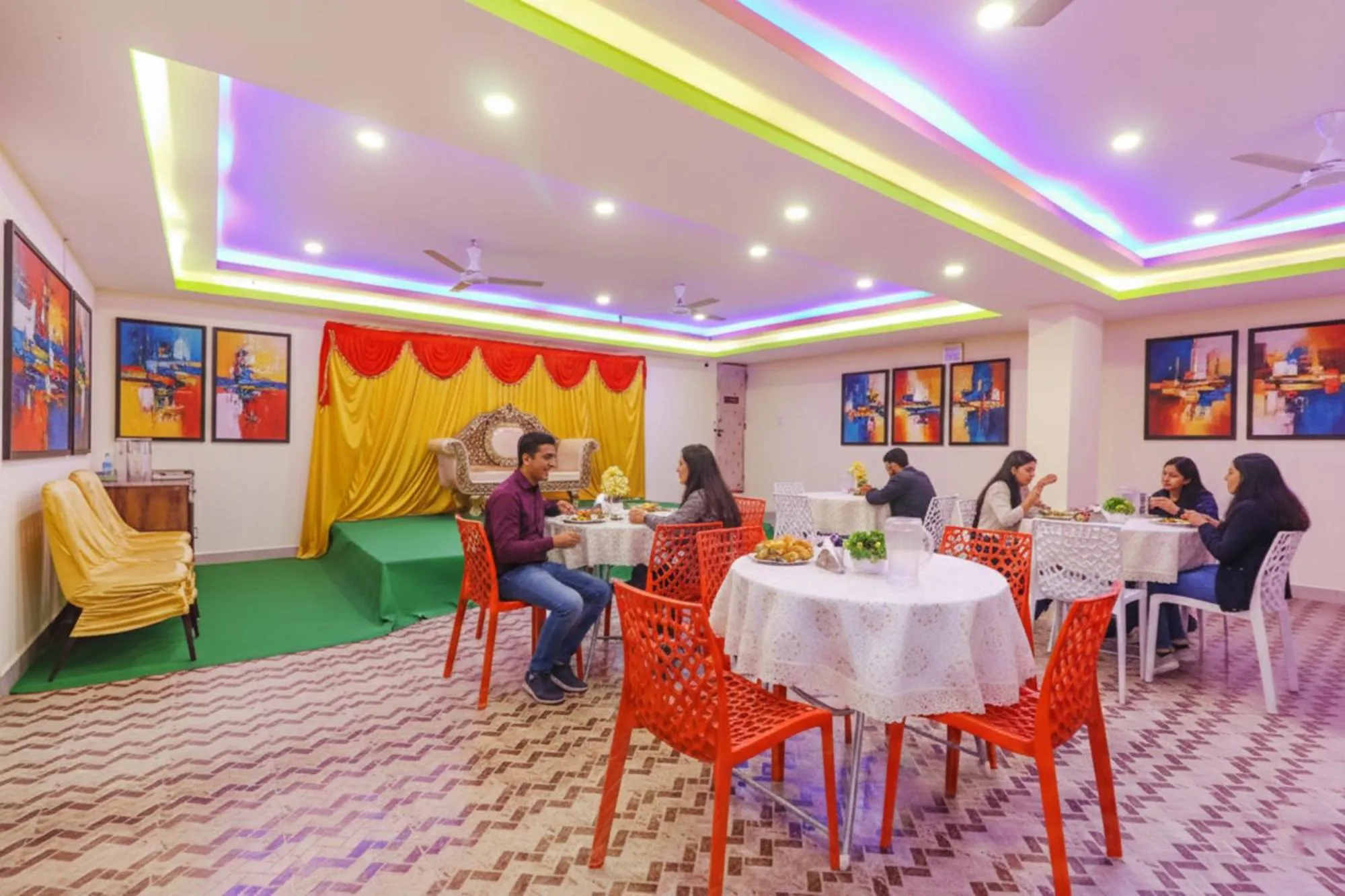Restaurant/places to eat in FabExpress Broholic Suites - Nr JNTU Kukatpally