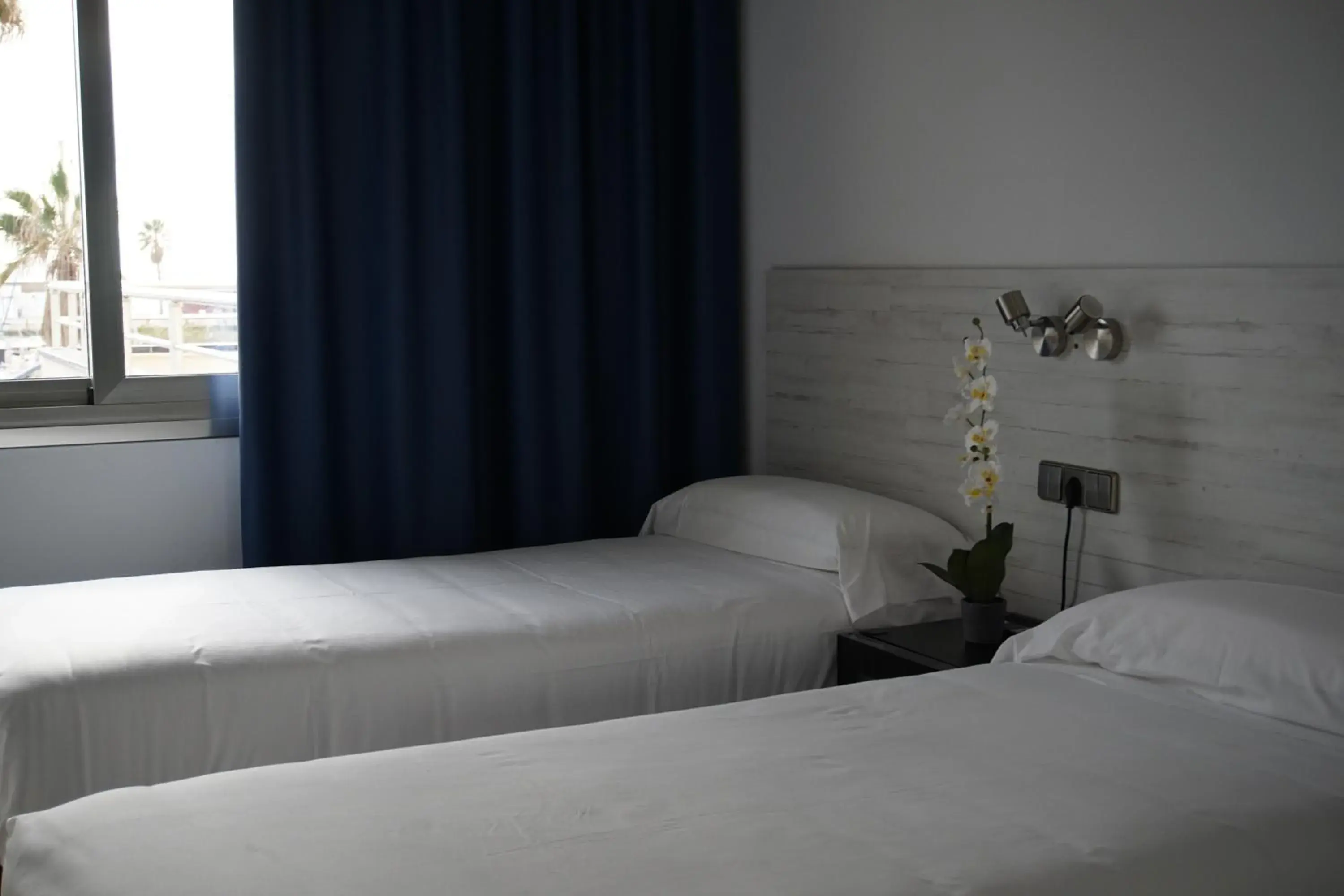 Budget Double Room in Hotel Port Sitges Budget Double Room in Hotel Port Sitges