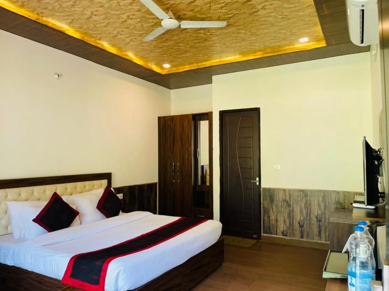 Bed in DLS MJ River Resort, Rishikesh