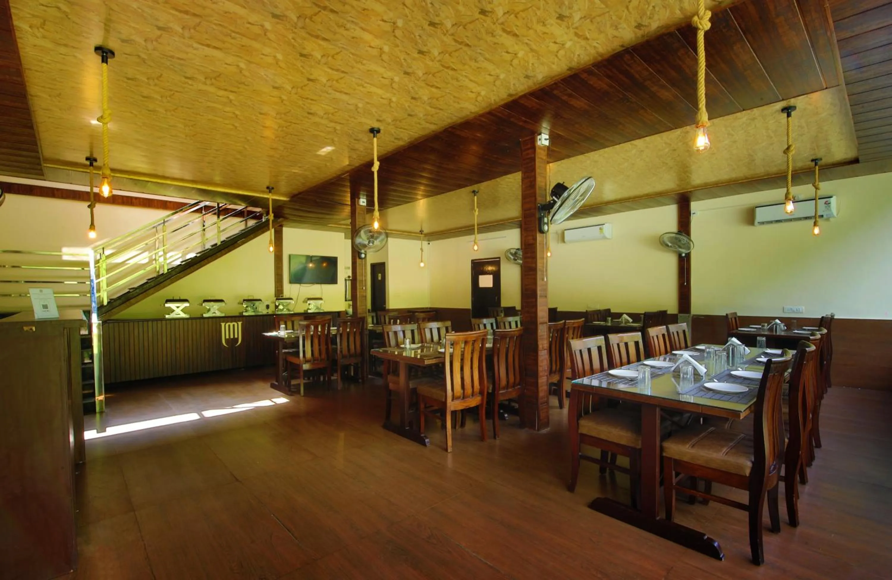 Restaurant/places to eat in DLS MJ River Resort, Rishikesh
