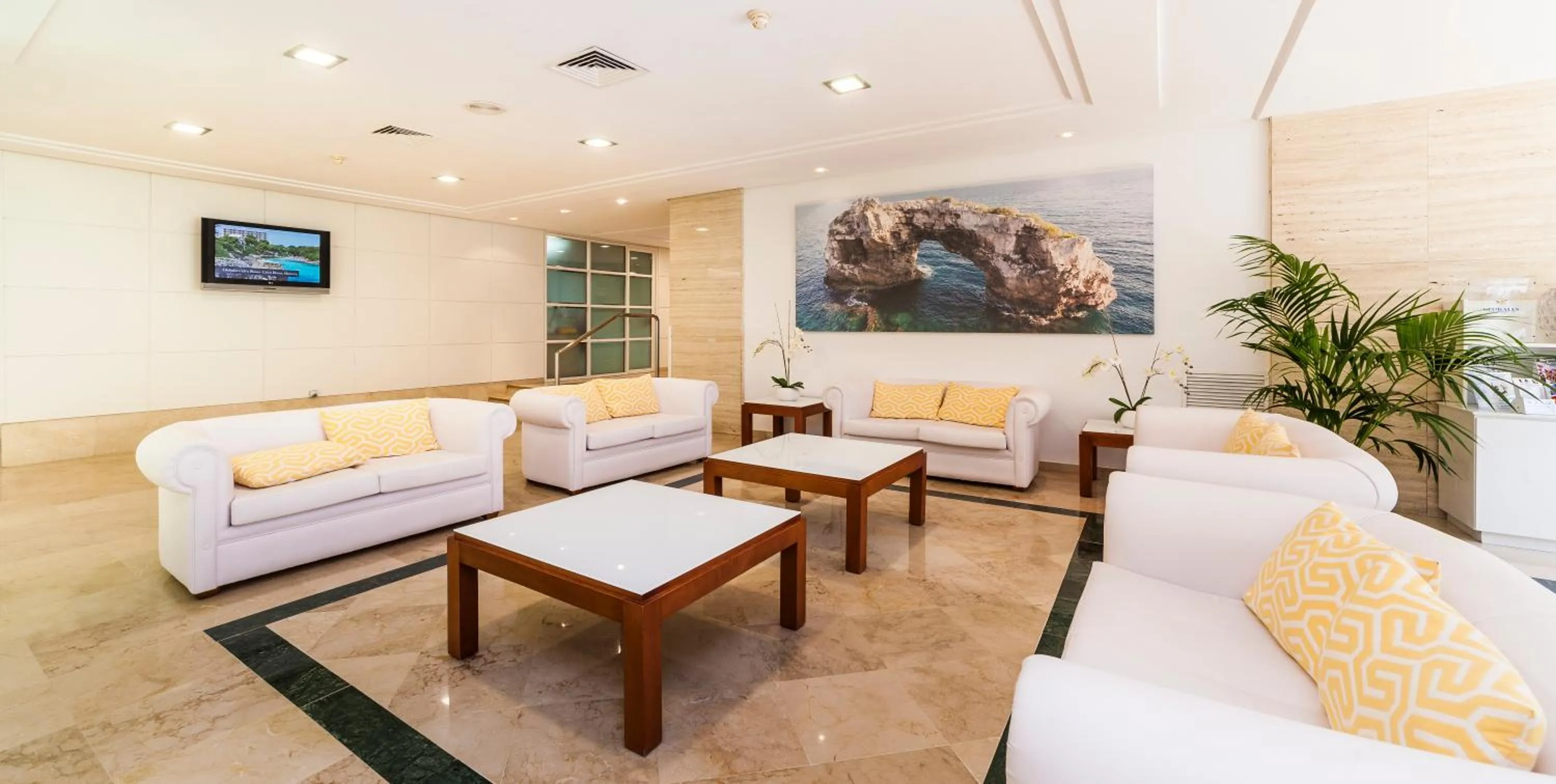 Lobby or reception in Globales Pionero