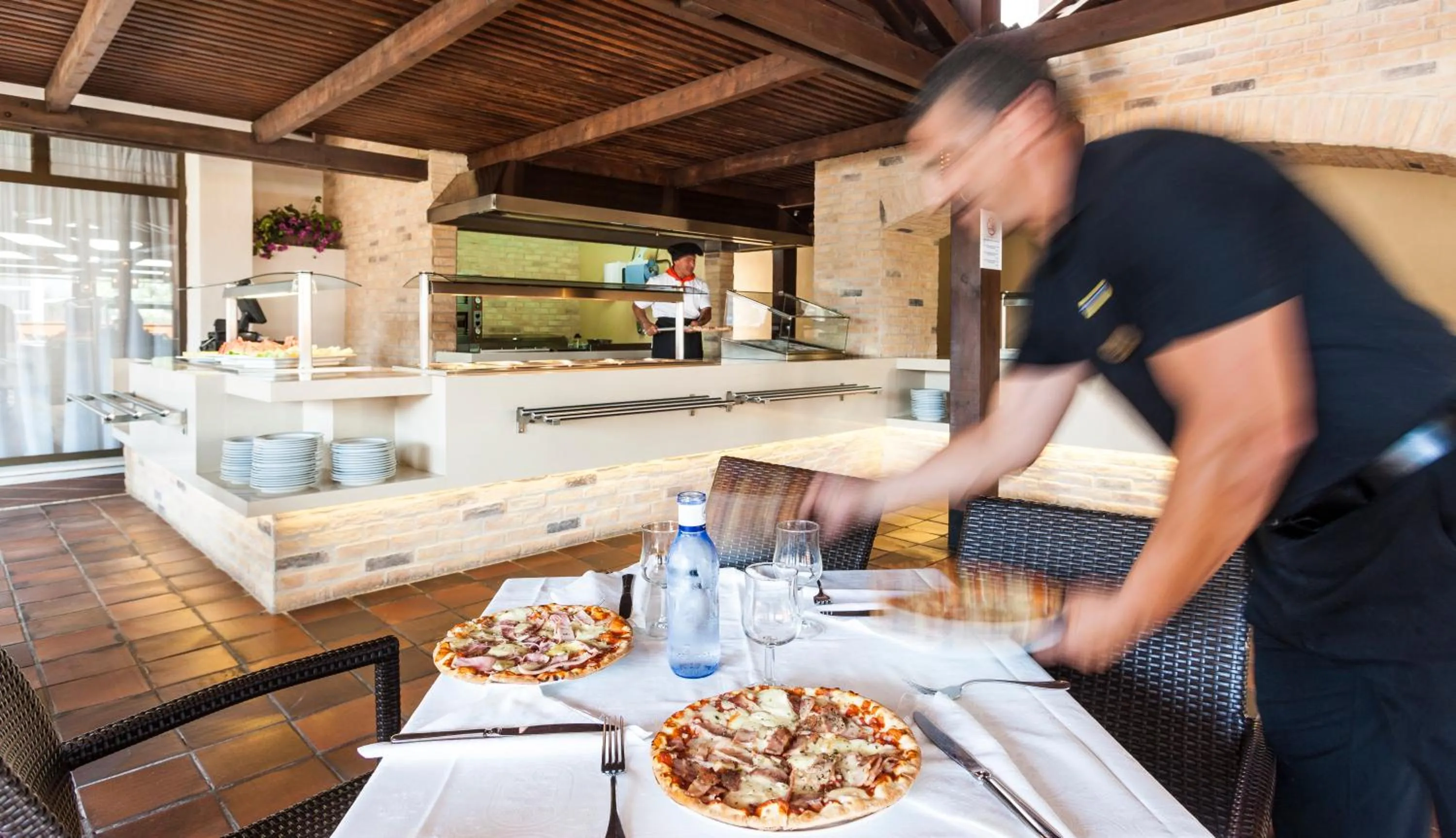 Restaurant/places to eat in Globales Pionero