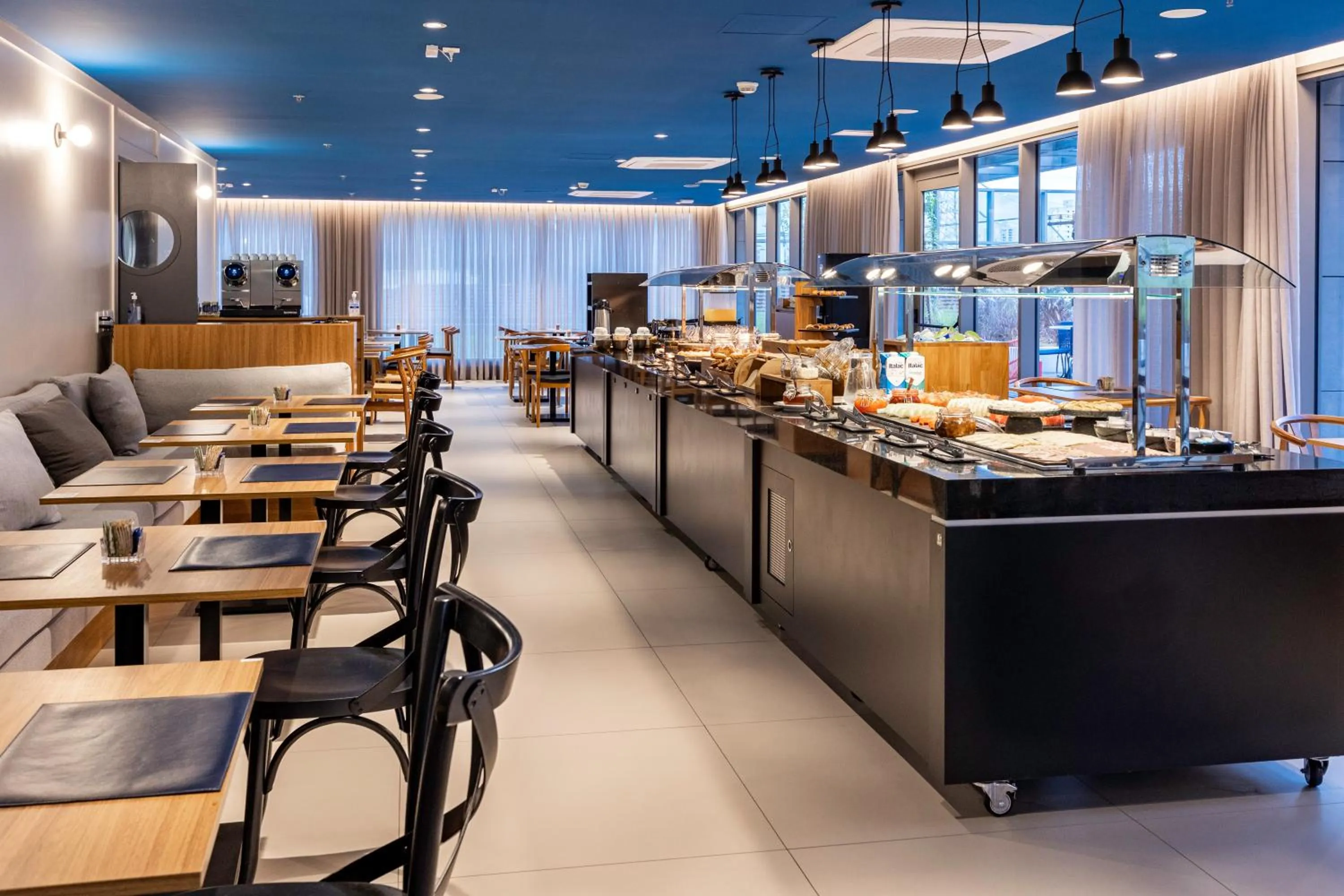 Buffet breakfast in Intercity Tatuapé