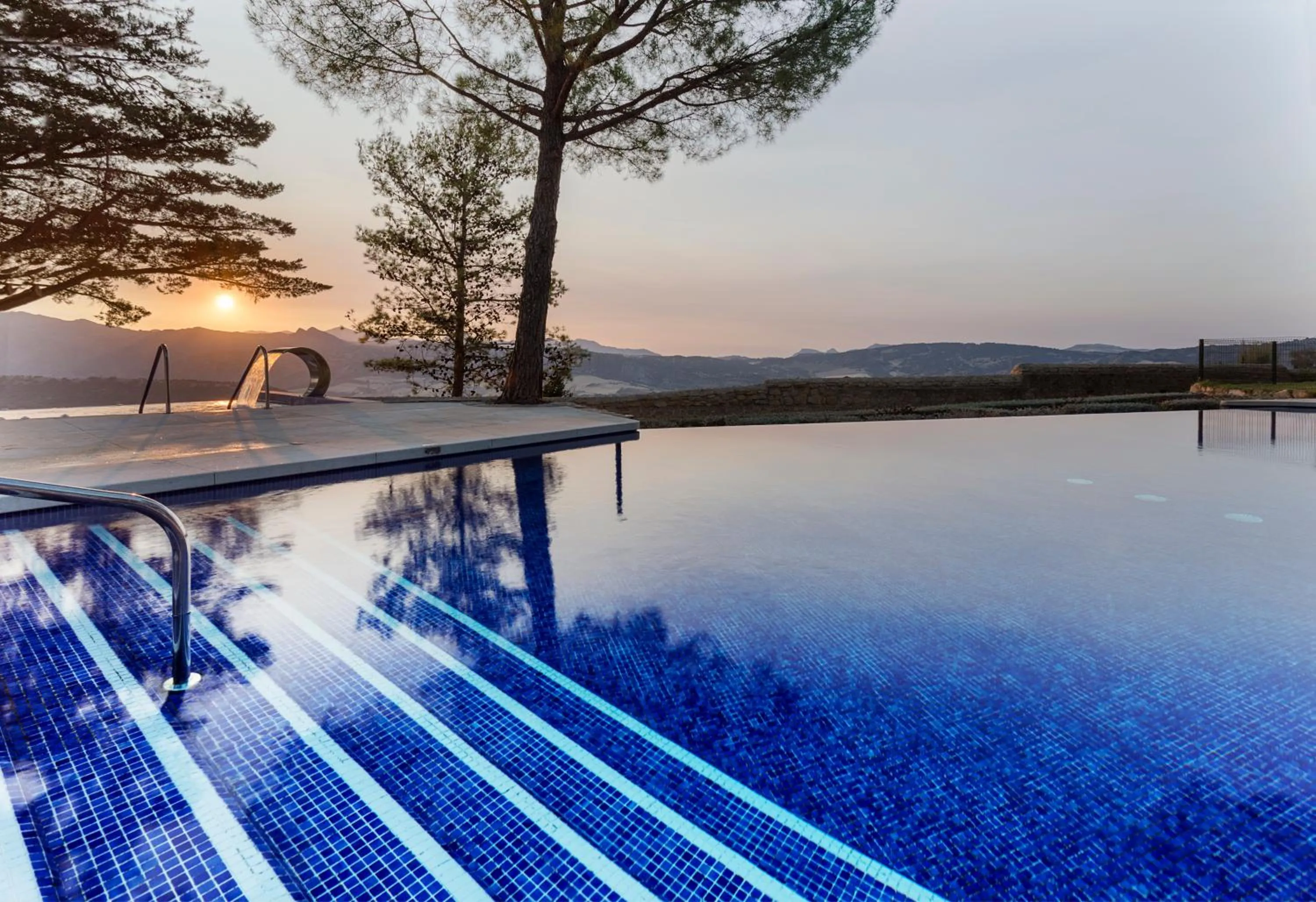 Swimming pool in Catalonia Reina Victoria