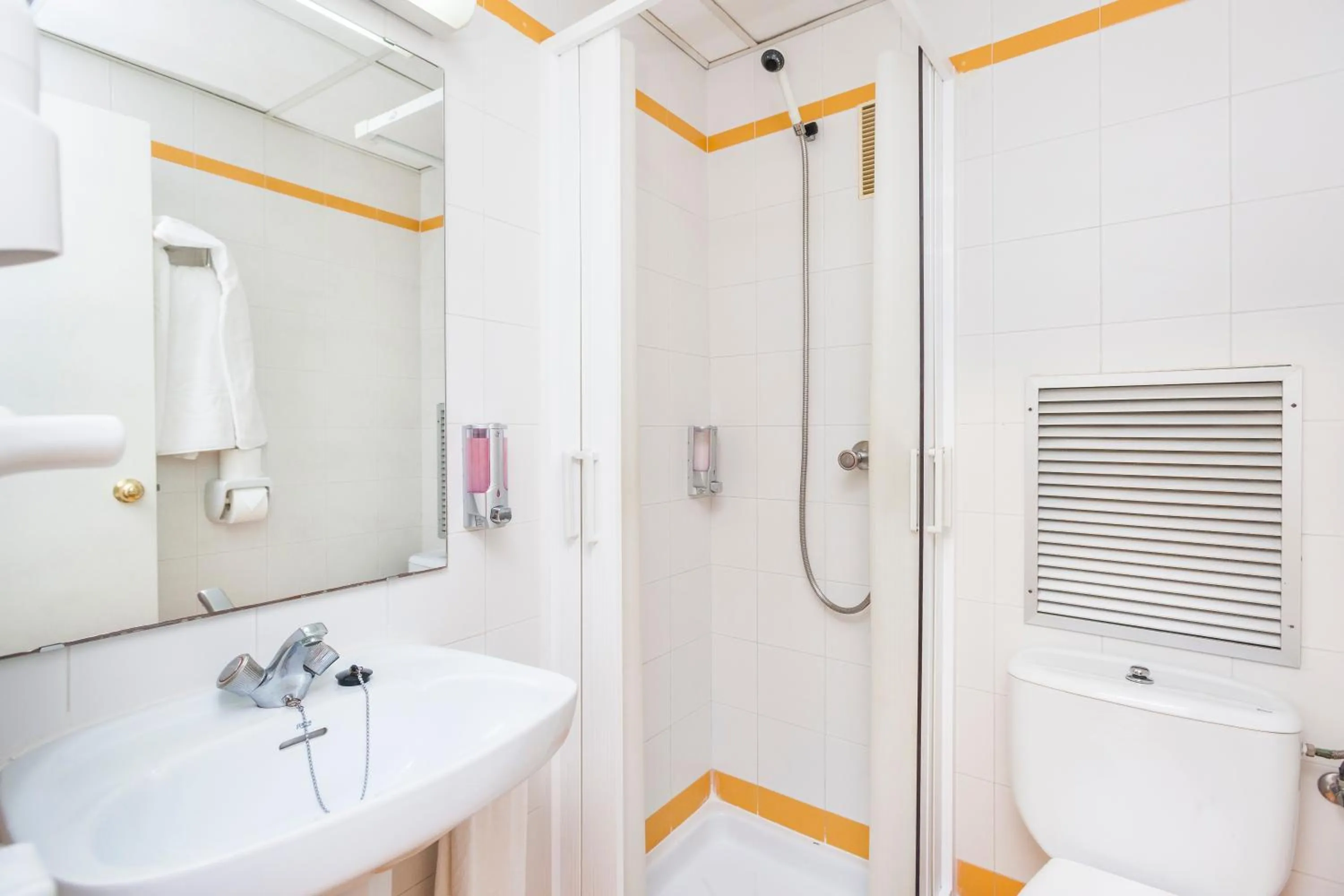 Bathroom in Globales Playa Santa Ponsa