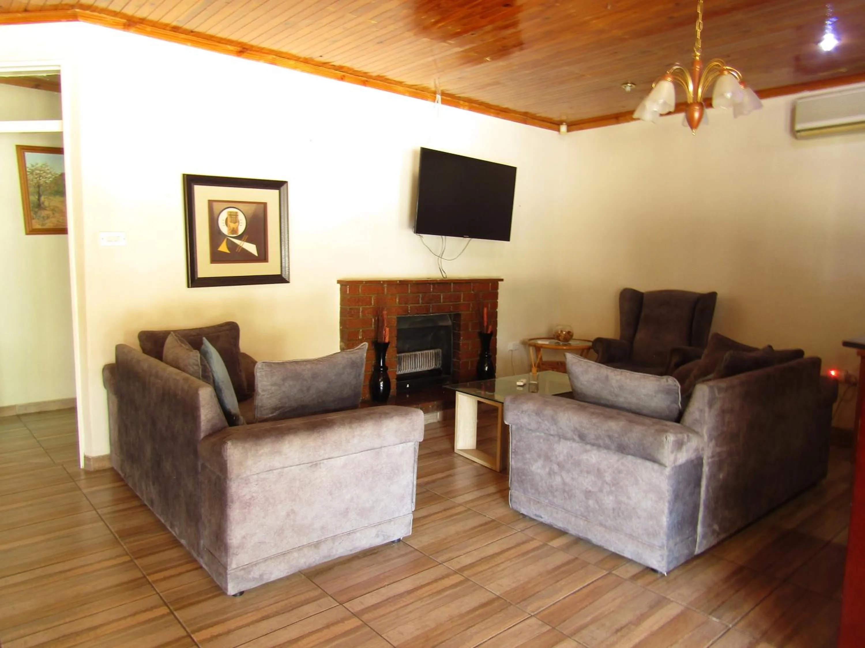 Communal lounge/ TV room in Haithoms Guesthouse