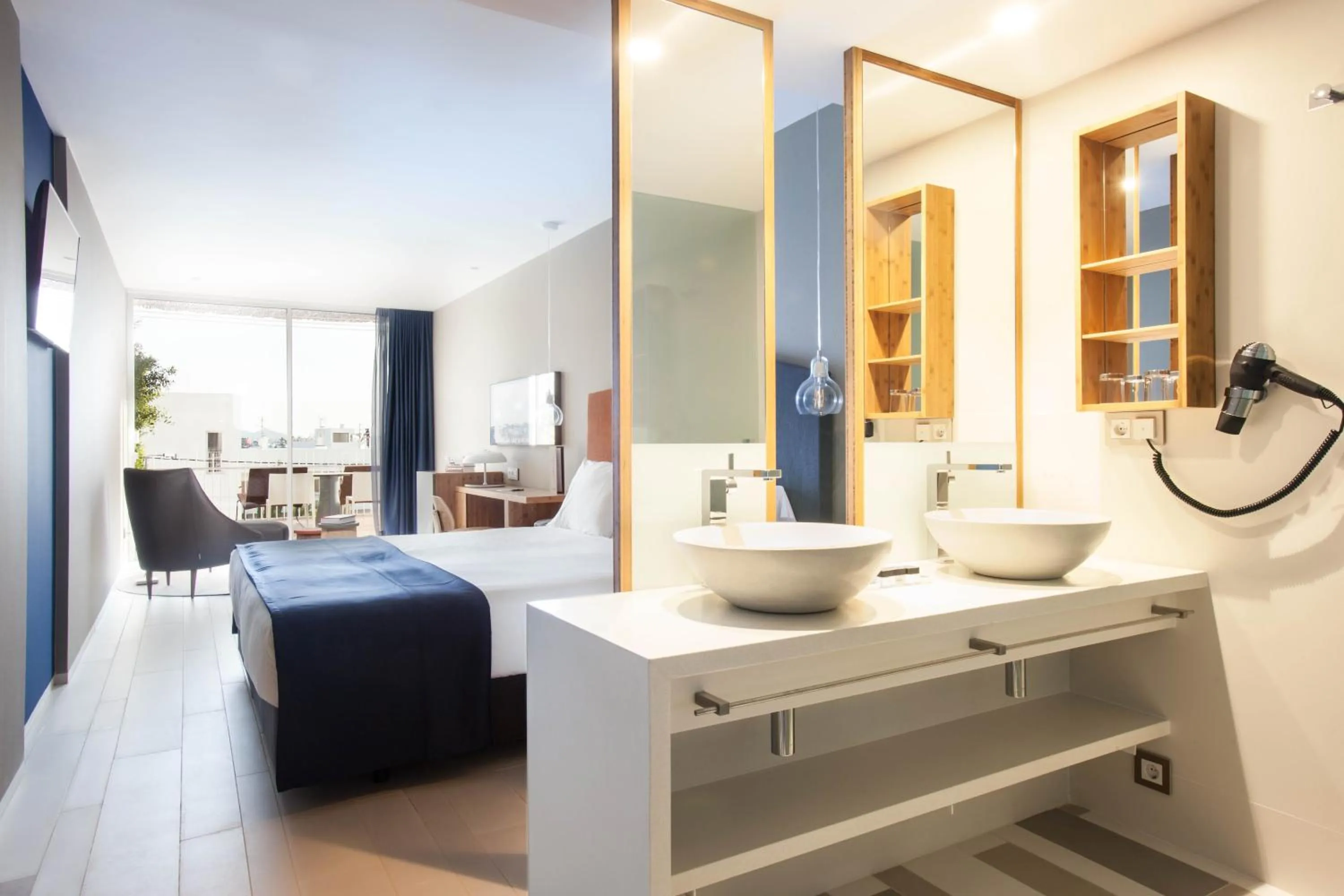 Photo of the whole room in Ocean Drive Talamanca