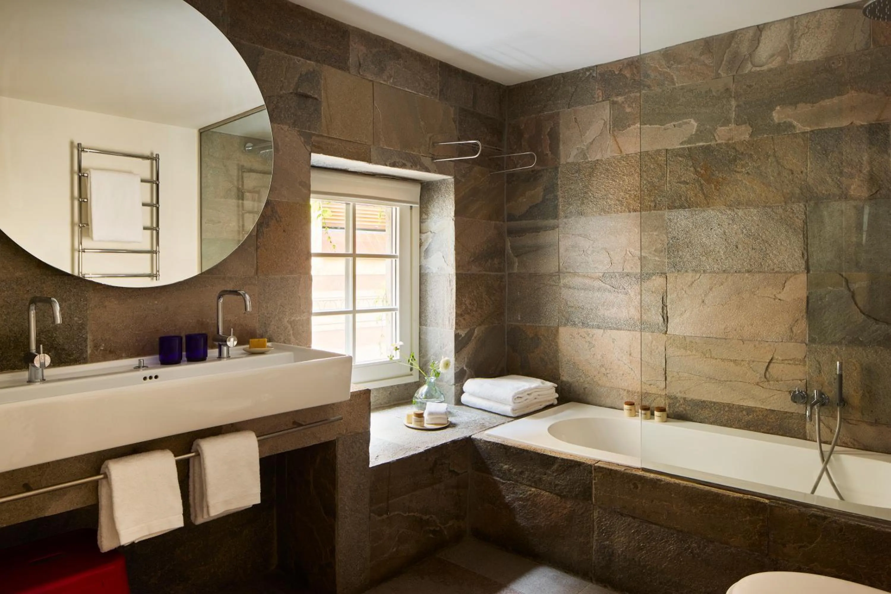 Bathroom in Hotel Neri – Relais & Chateaux