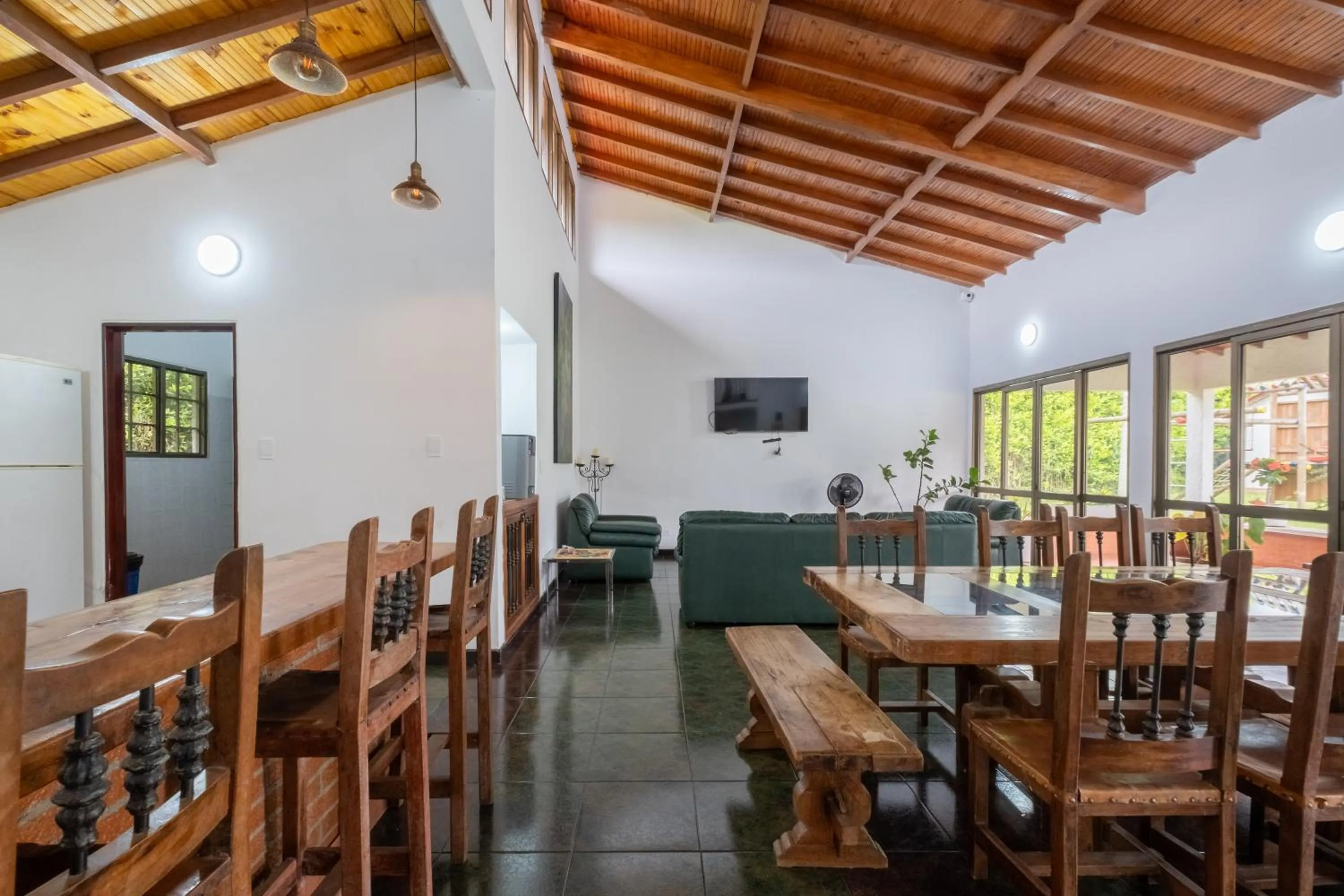 Communal lounge/ TV room in Hotel Chalet La Sofia by Majuva