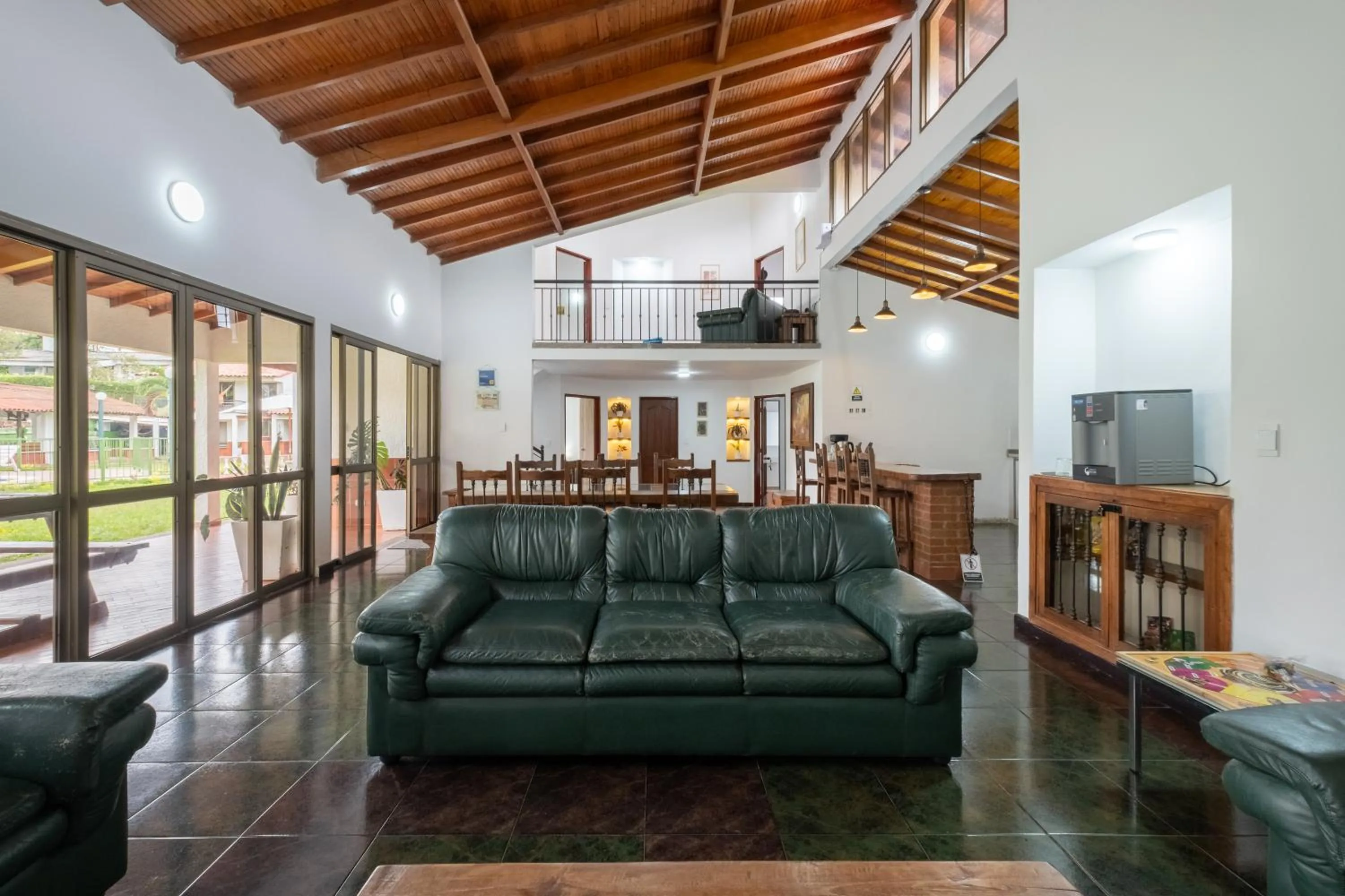 Communal lounge/ TV room in Hotel Chalet La Sofia by Majuva