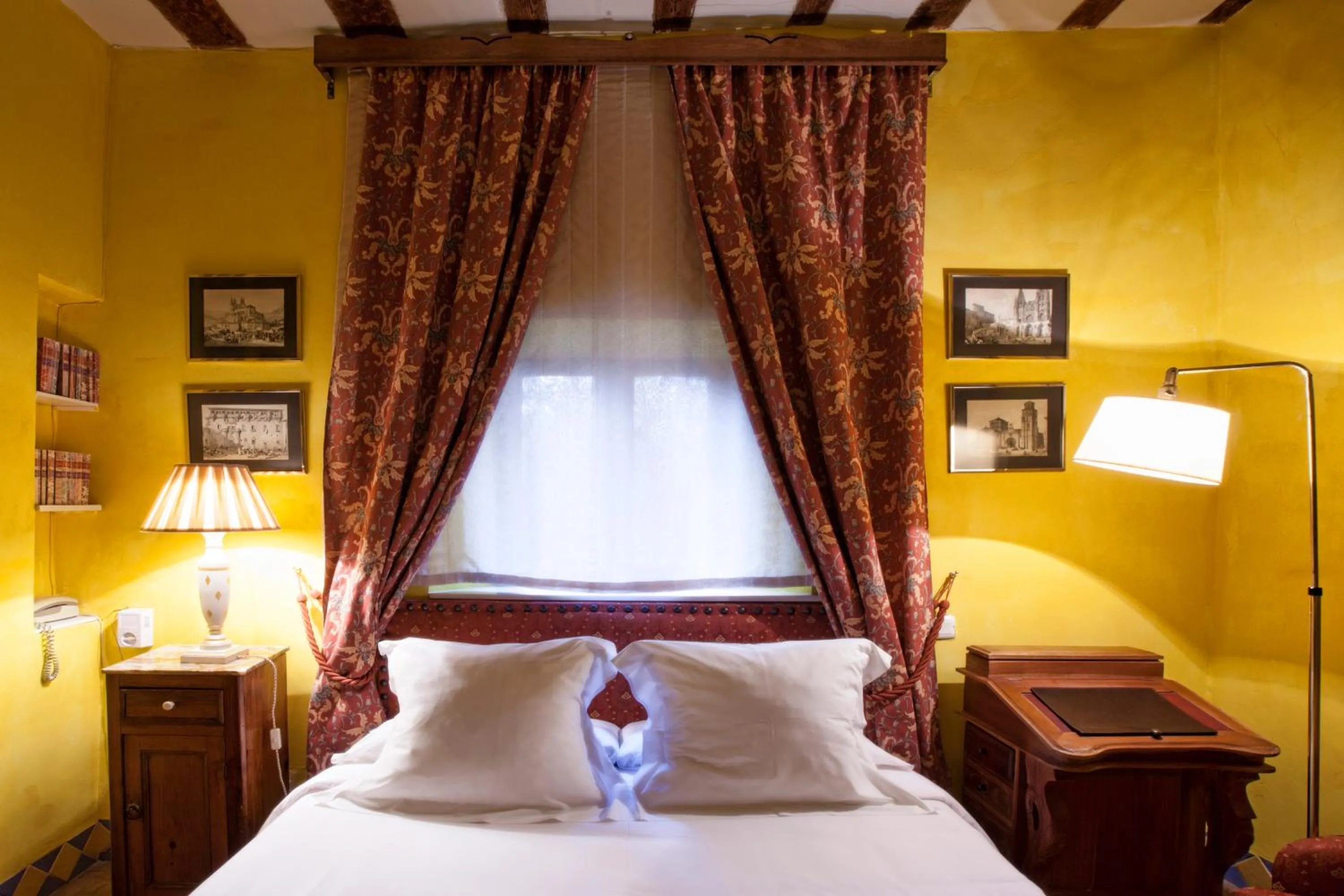 Bed in Hotel Spa Salinas de Imón