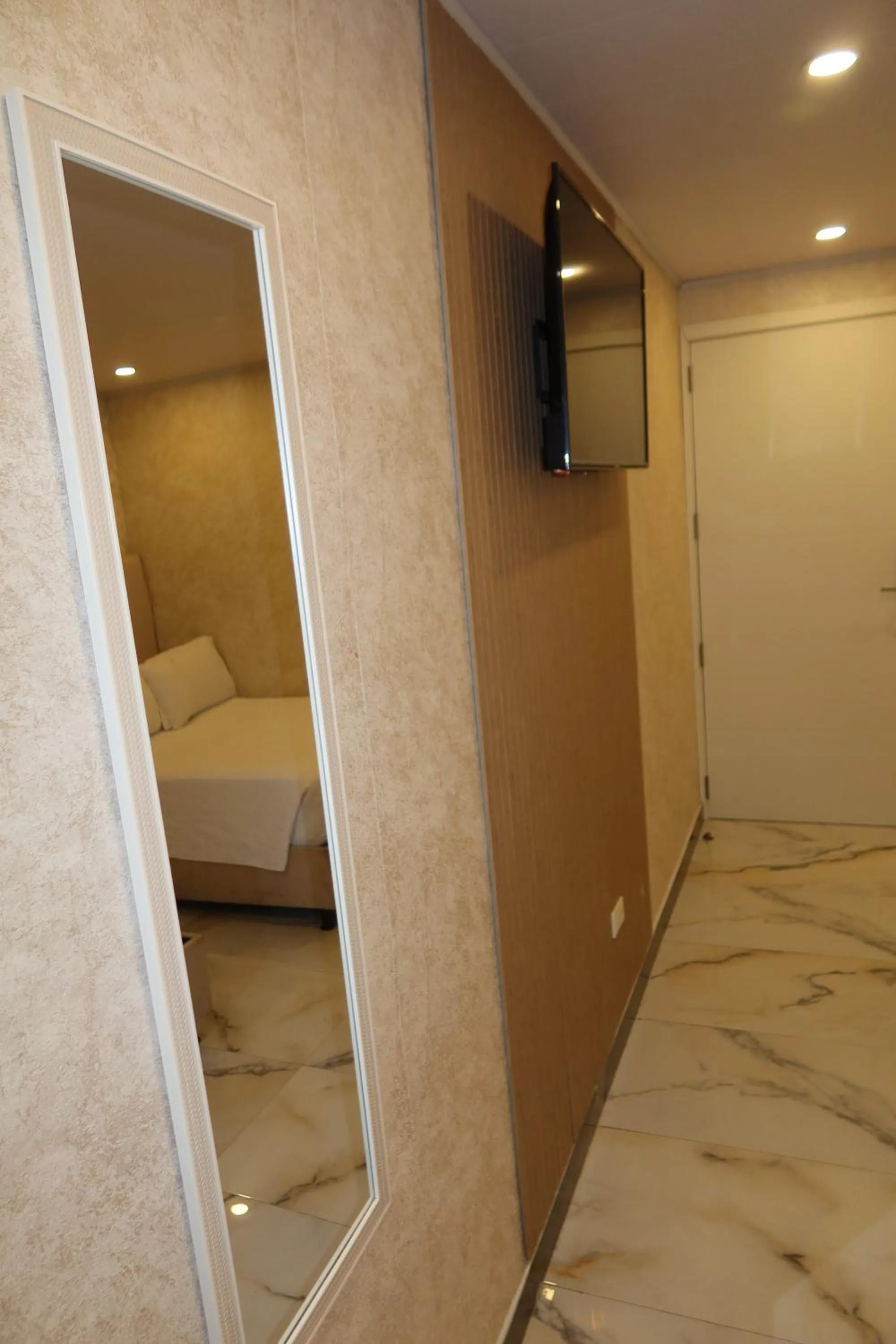 TV and multimedia, Bed in WH HOTEL