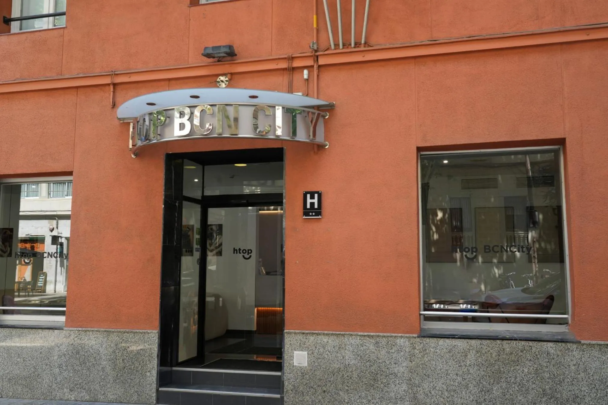 Facade/entrance in htop BCN City #htopEnjoy