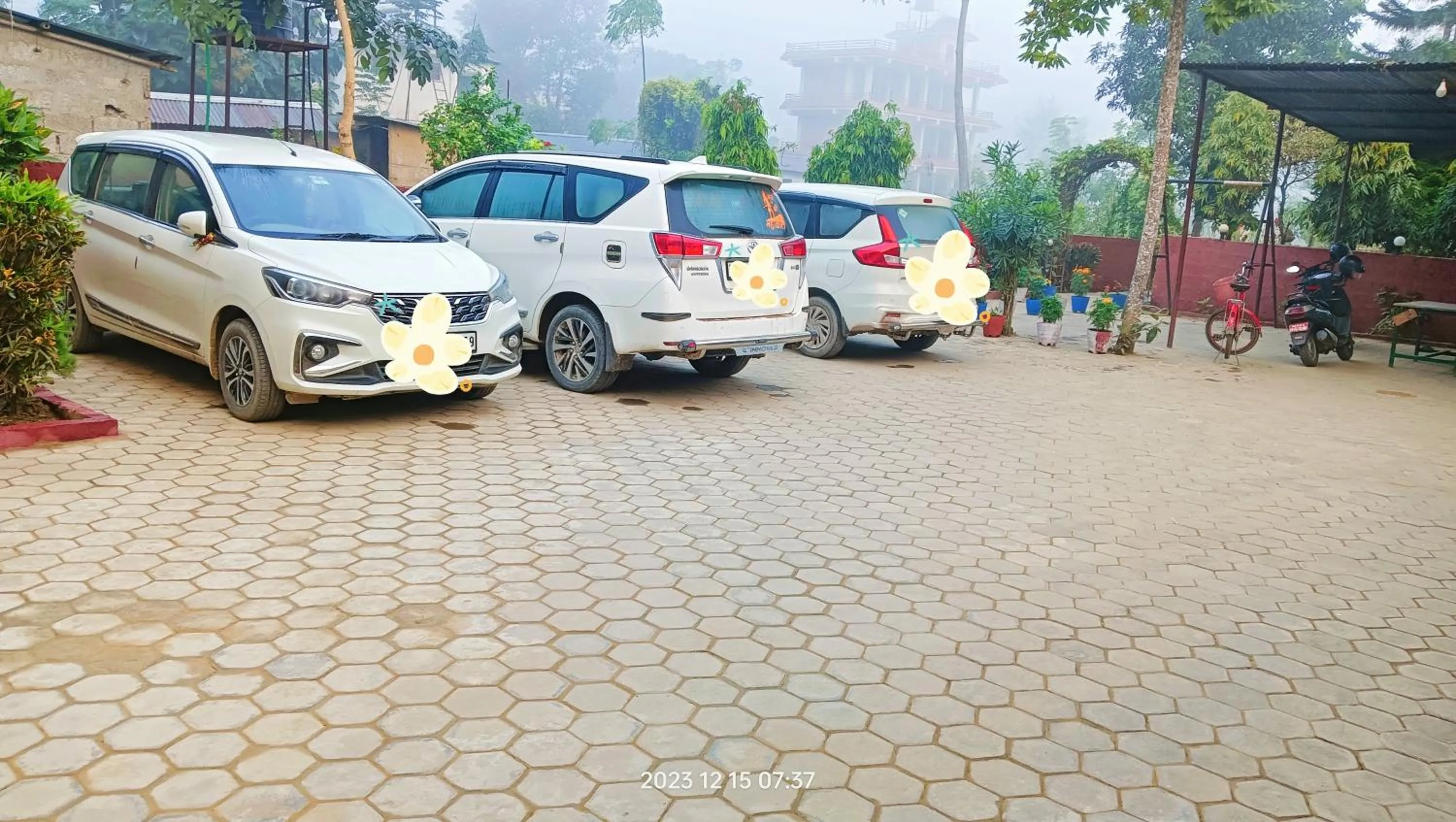 Parking in Hotel Butterfly - Peaceful Garden for Nature Lovers