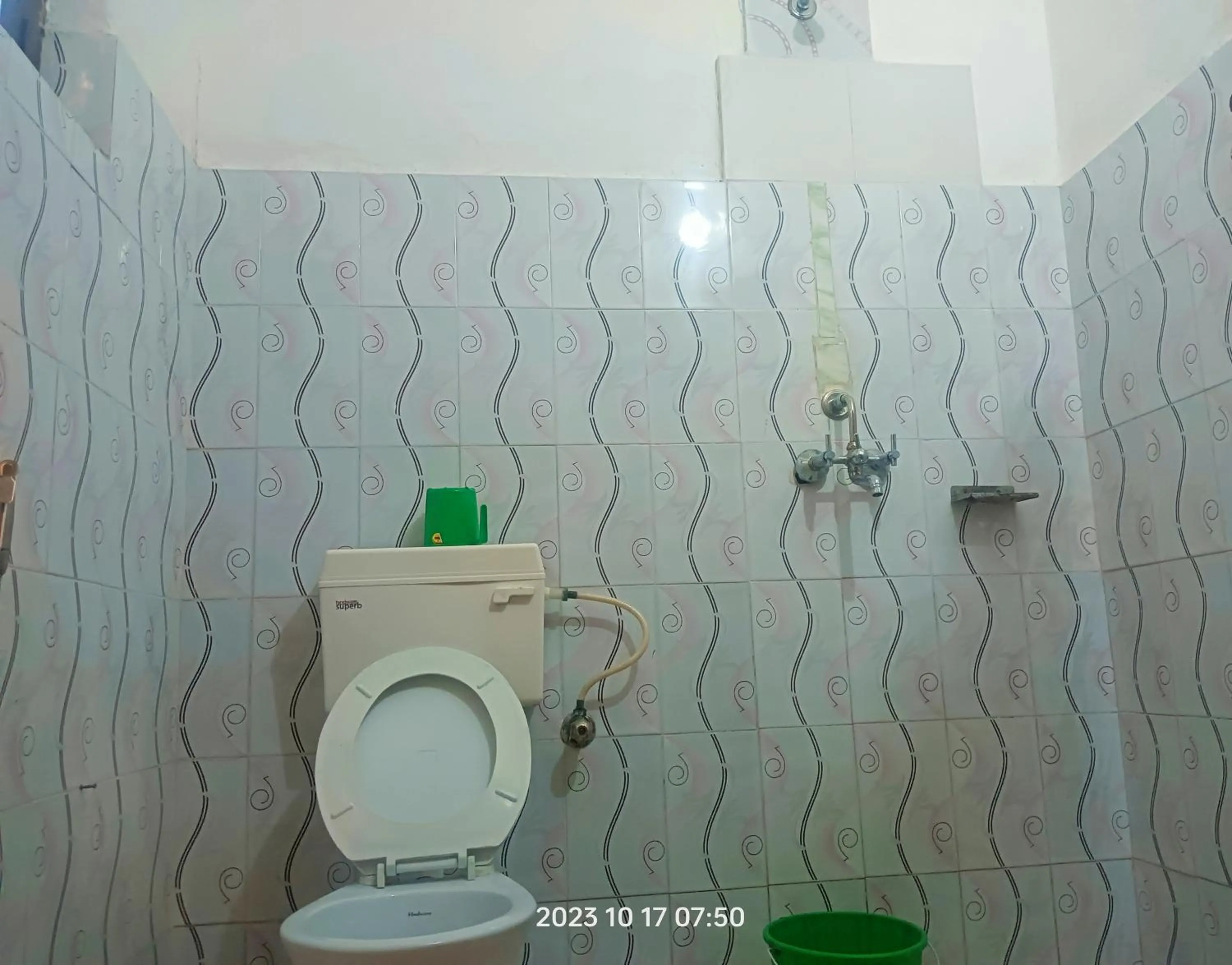 Shower in Hotel Butterfly - Peaceful Garden for Nature Lovers