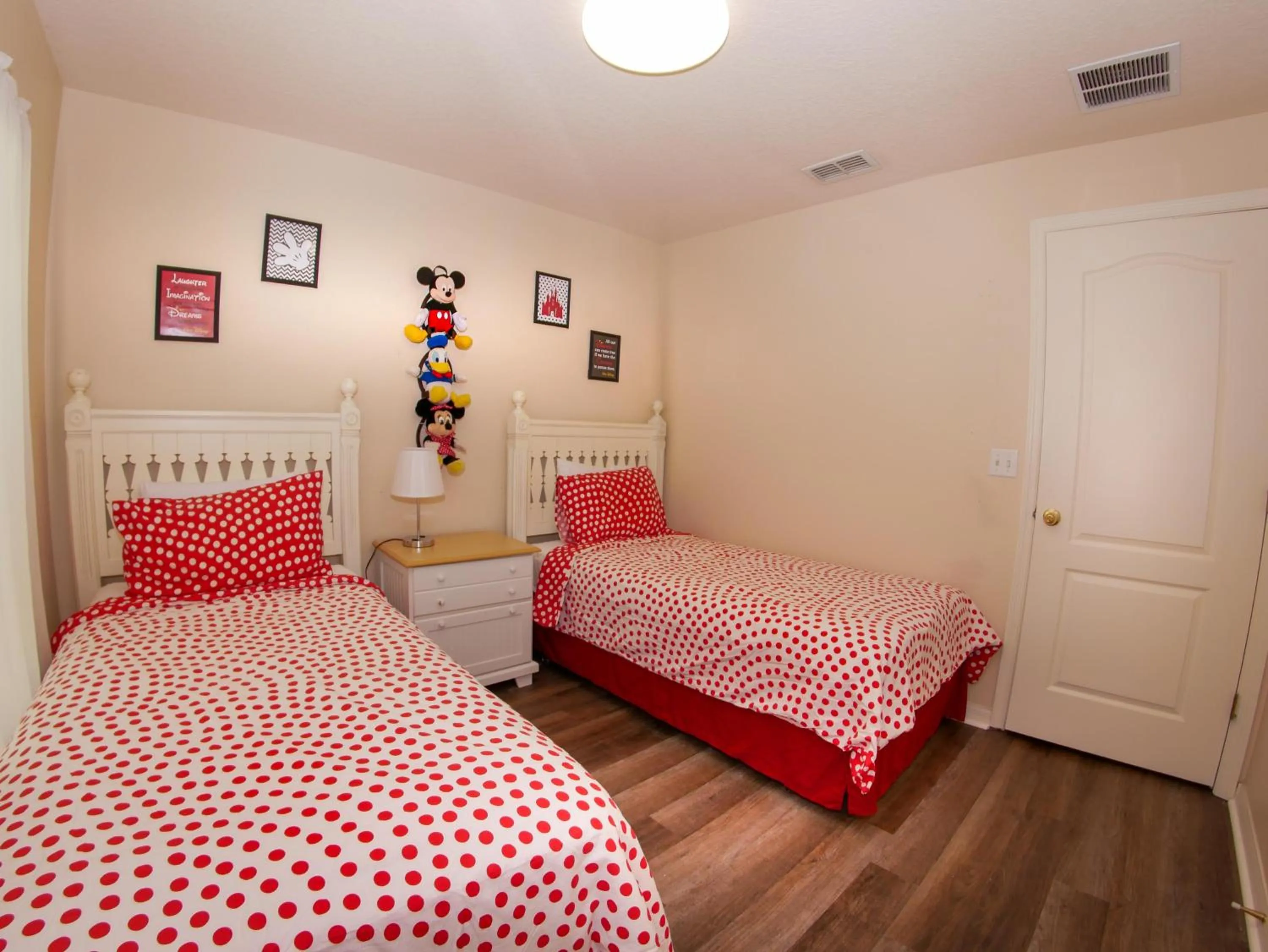 Bedroom, Bed in Great Community, Amazing Private Pool, Near Disney!