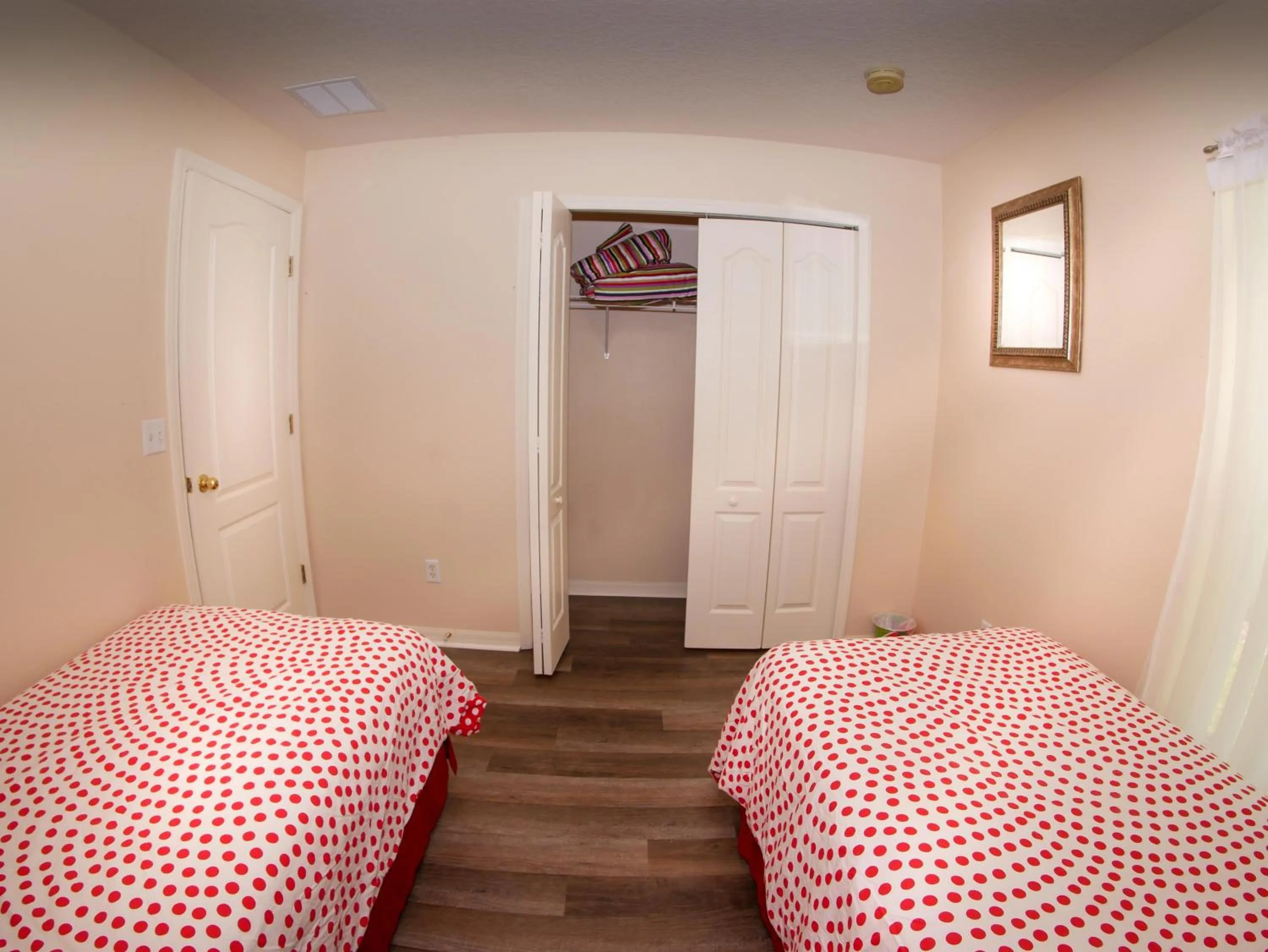 Bedroom, Bed in Great Community, Amazing Private Pool, Near Disney!