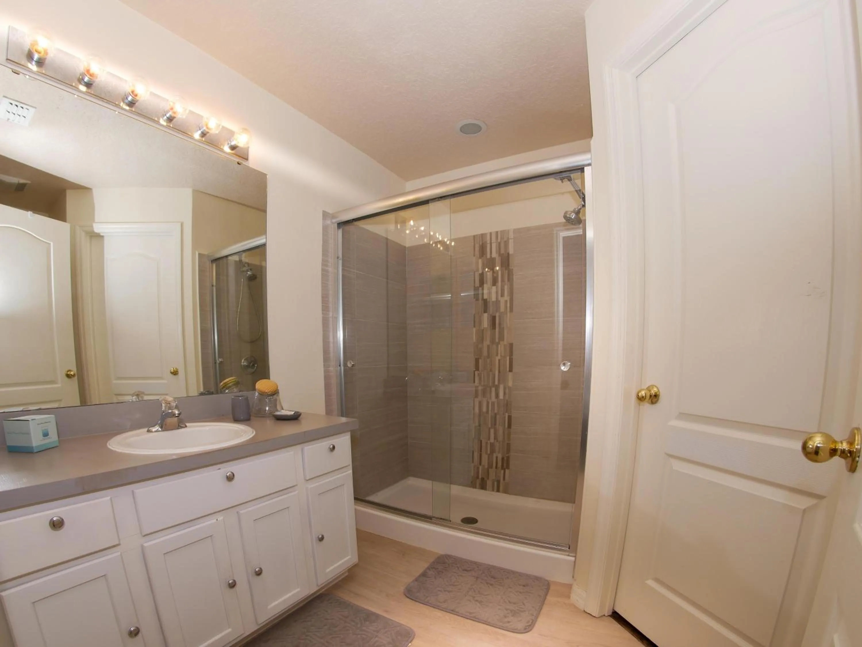 Kitchen or kitchenette in Great Community, Amazing Private Pool, Near Disney!