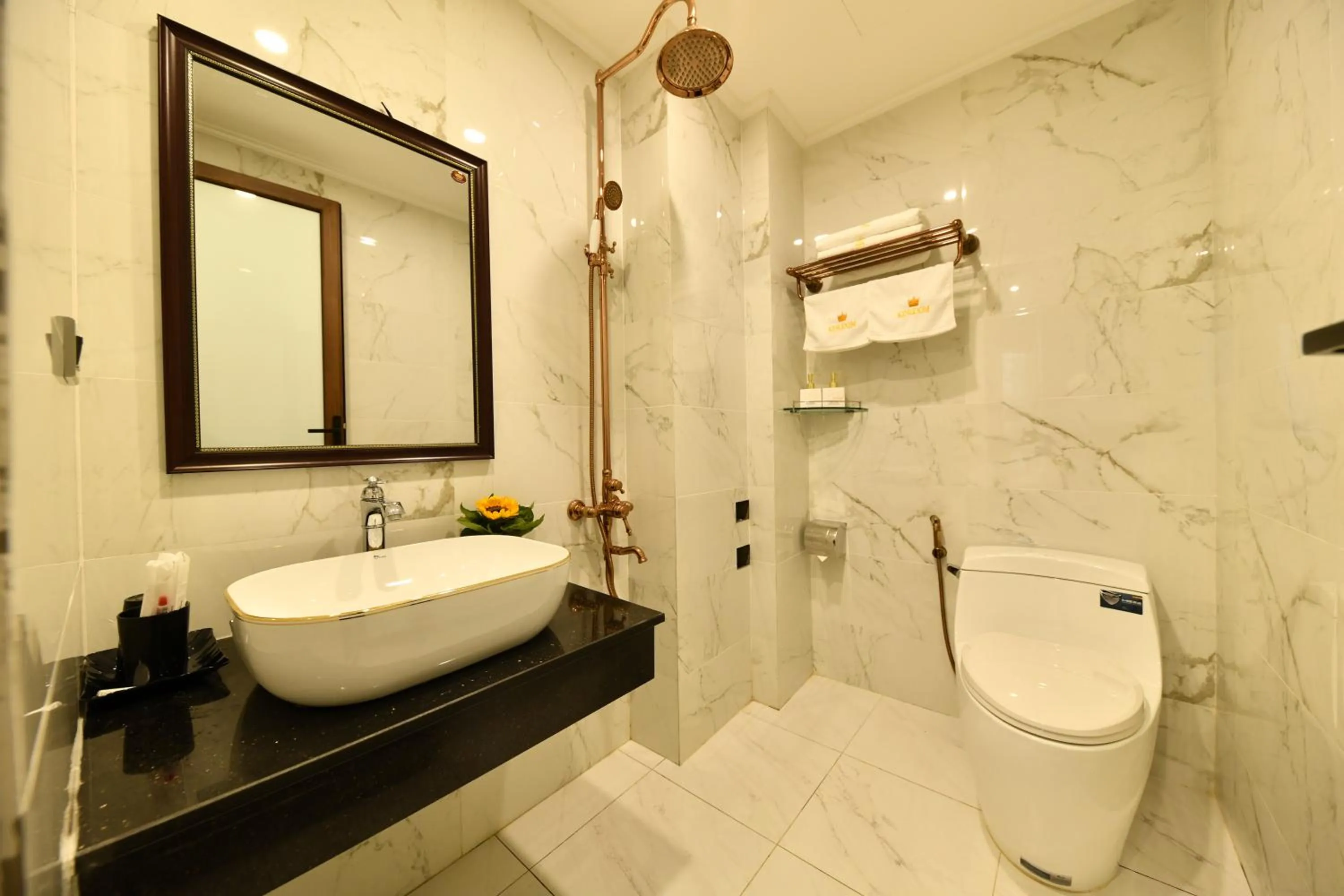 Shower in Kingdom Hotel Hanoi