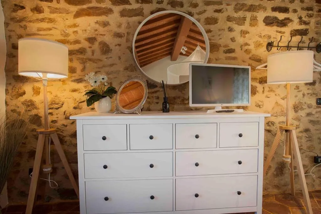 Tuscan Escape Luxury 2 bedroom apartment with pool