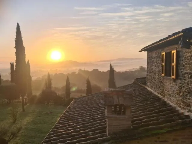 Tuscan Escape Luxury 2 bedroom apartment with pool