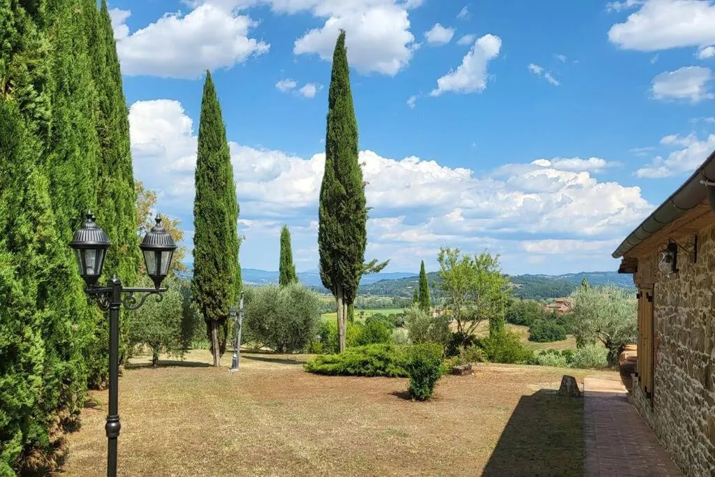 Tuscan Escape Luxury 2 bedroom apartment with pool