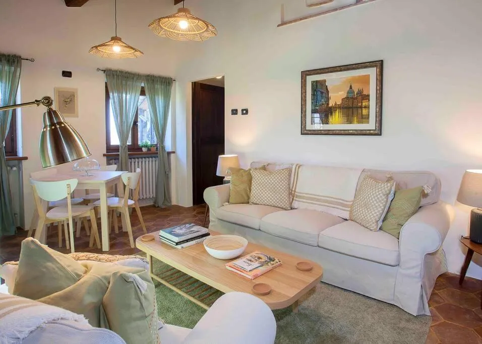 Tuscan Escape Luxury 2 bedroom apartment with pool