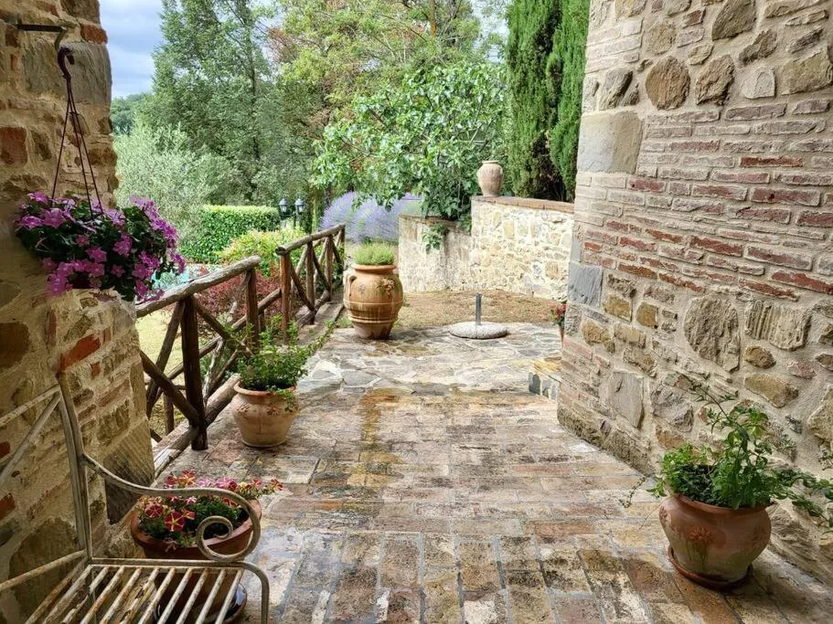 Tuscan Escape Luxury 2 bedroom apartment with pool