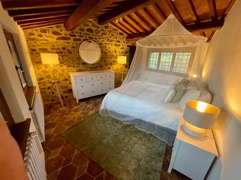 Bed in Tuscan Escape Luxury 2 bedroom apartment with pool