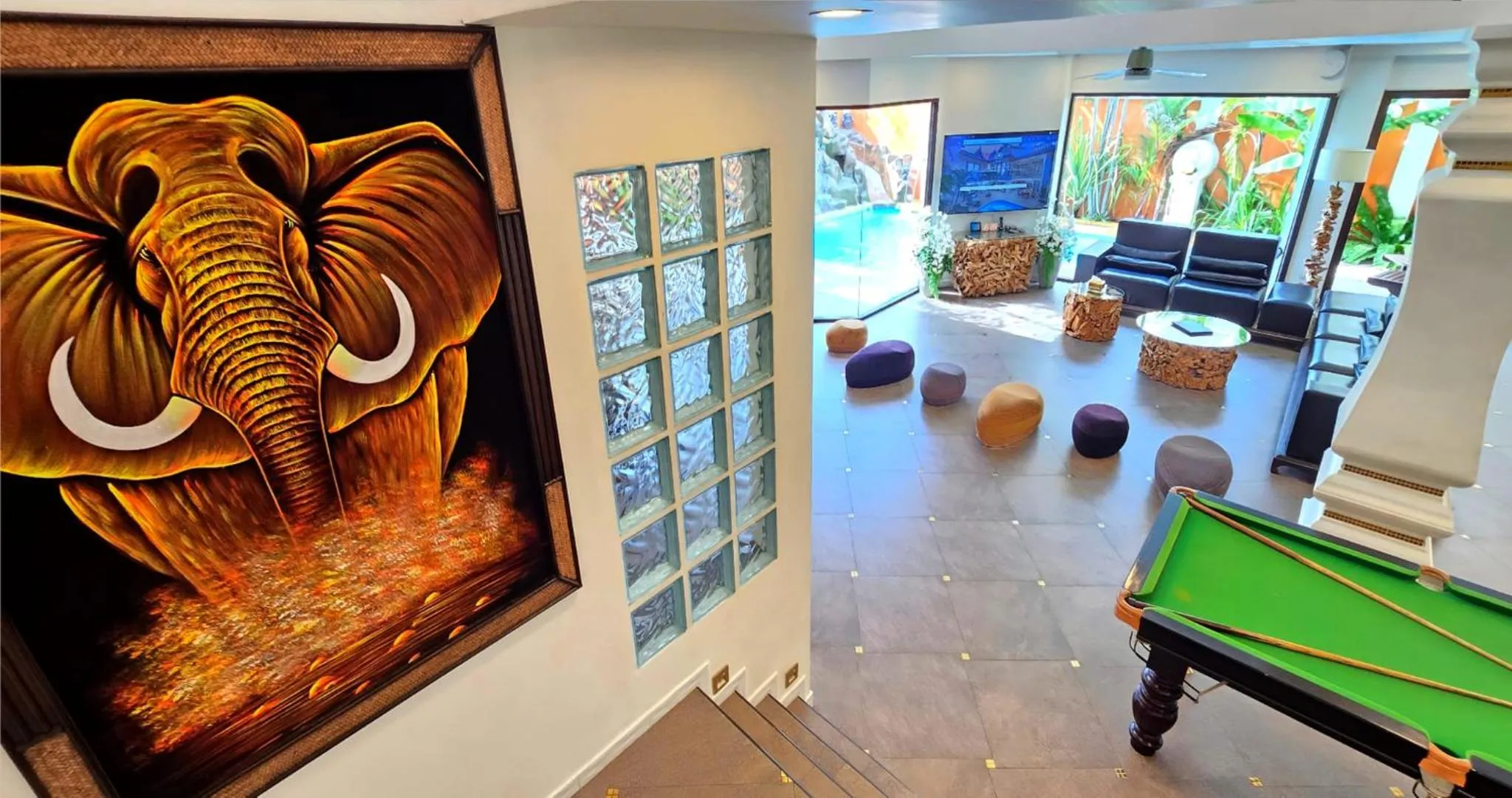 Communal lounge/ TV room in GOLDLAND Luxury Pool Villa Pattaya Walking Street 8 Bedrooms