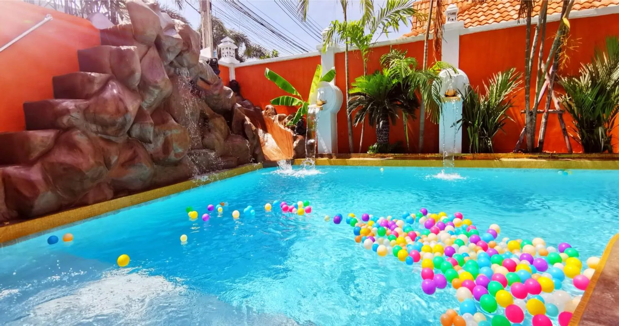 Day in GOLDLAND Luxury Pool Villa Pattaya Walking Street 8 Bedrooms