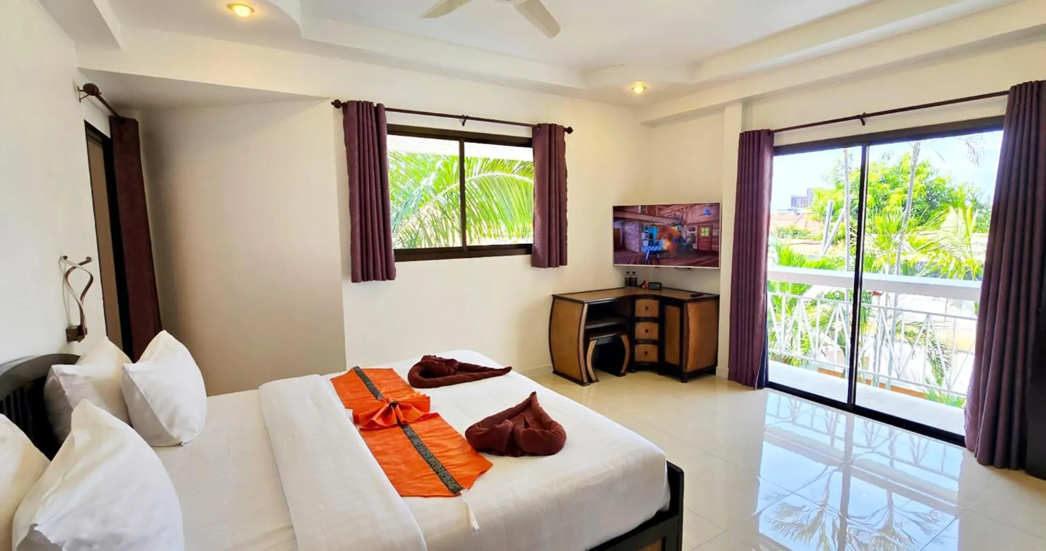 Bed in GOLDLAND Luxury Pool Villa Pattaya Walking Street 8 Bedrooms