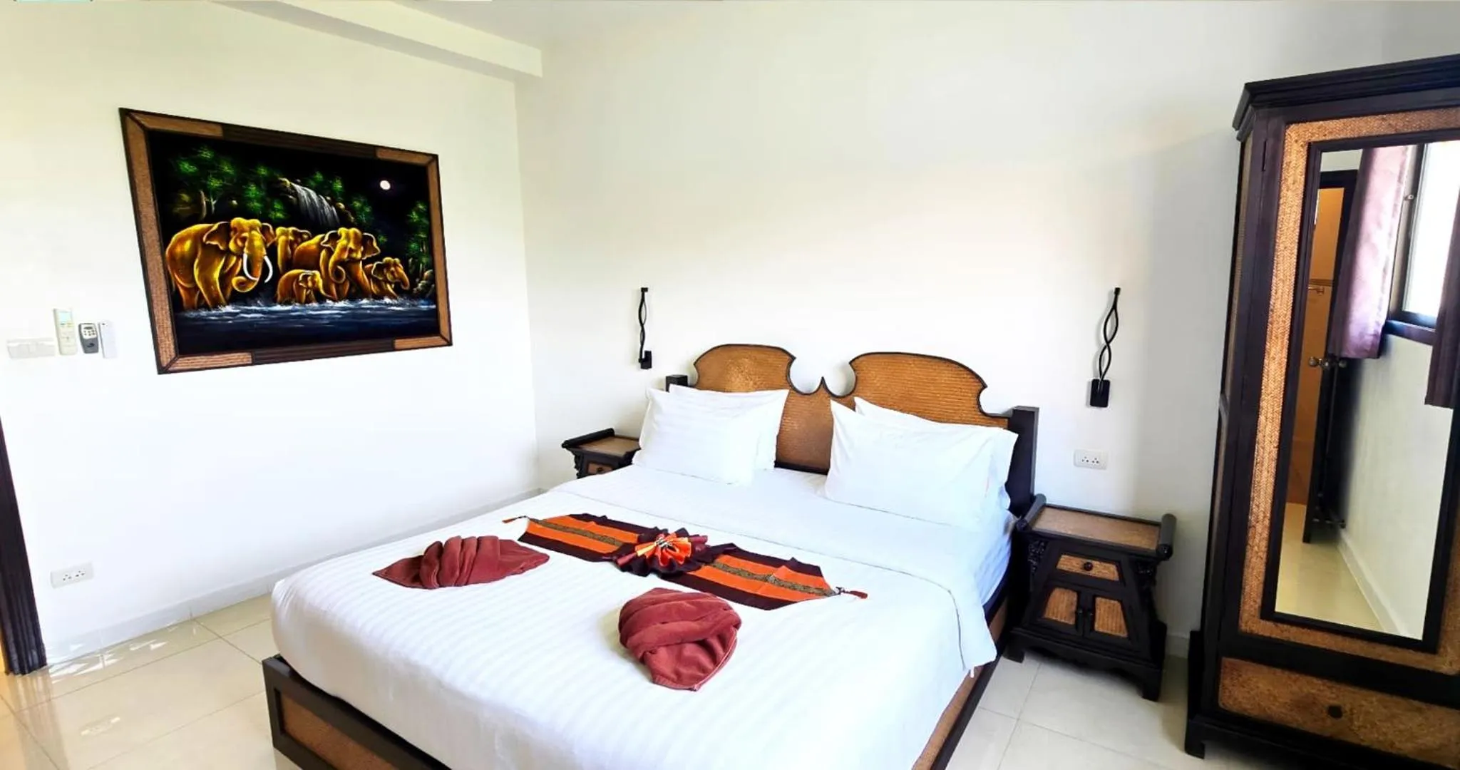 Bed in GOLDLAND Luxury Pool Villa Pattaya Walking Street 8 Bedrooms