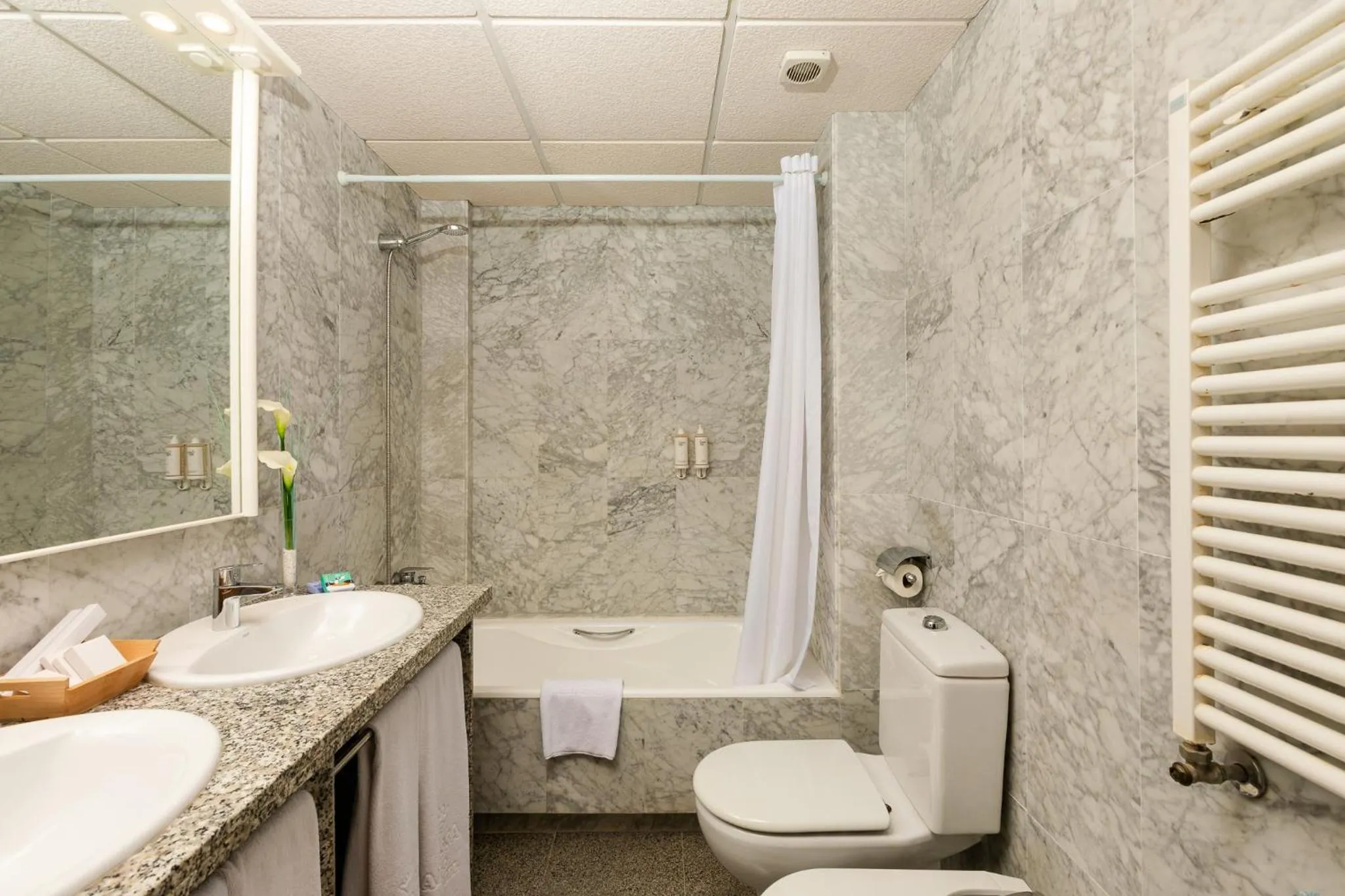 Bathroom in Suite Hotel S'Argamassa Palace