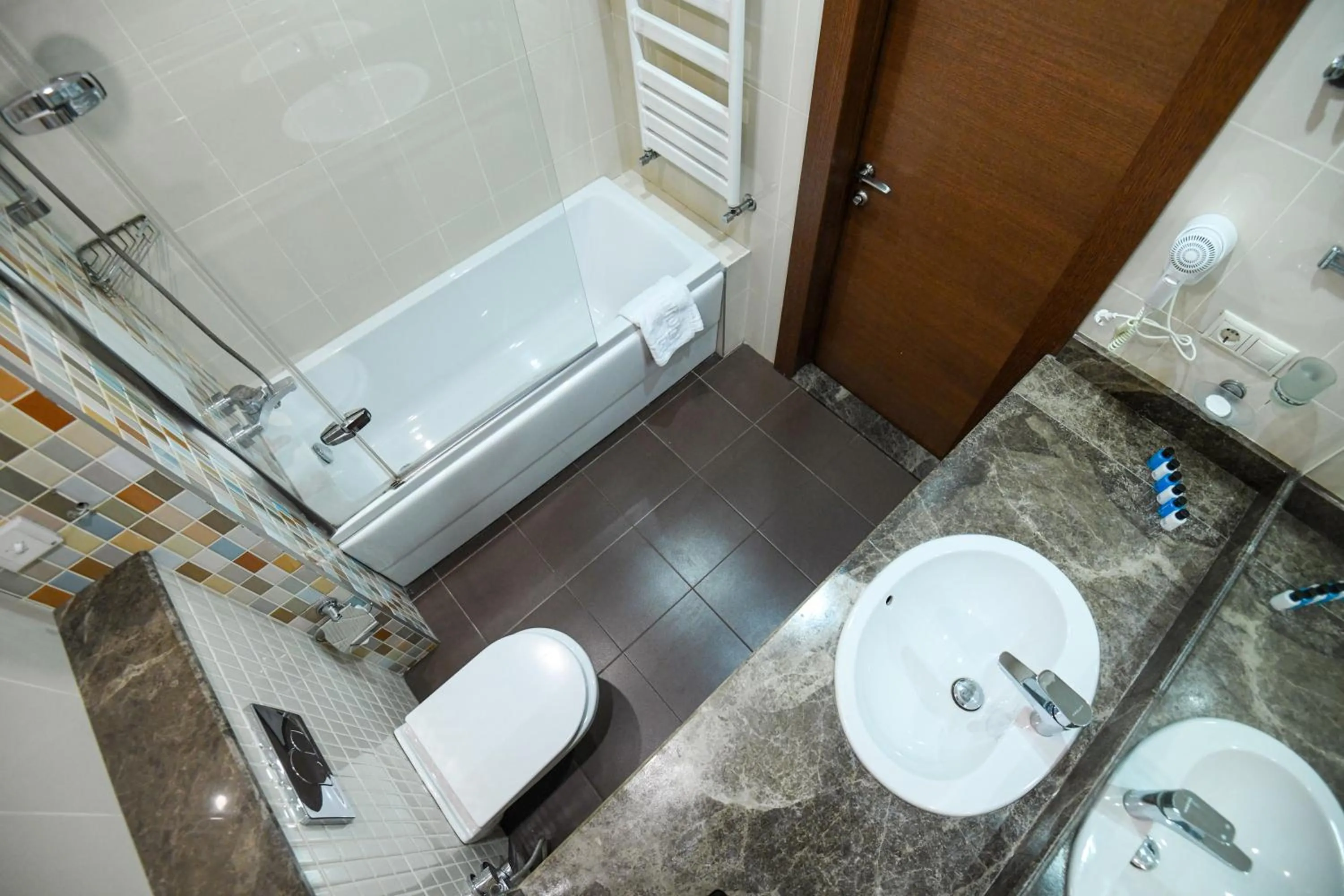 Shower in Avenue Hotel Baku by Smart