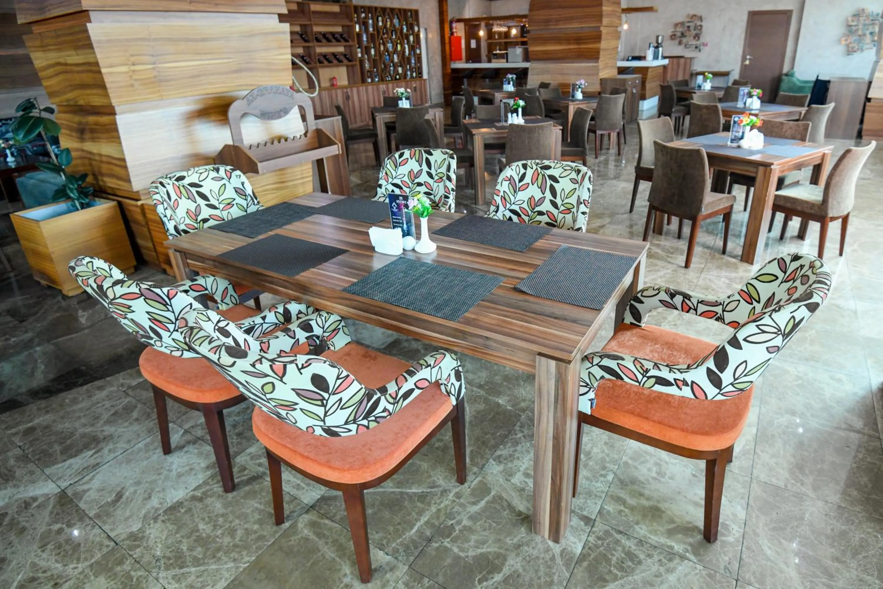 Restaurant/places to eat in Avenue Hotel Baku by Smart