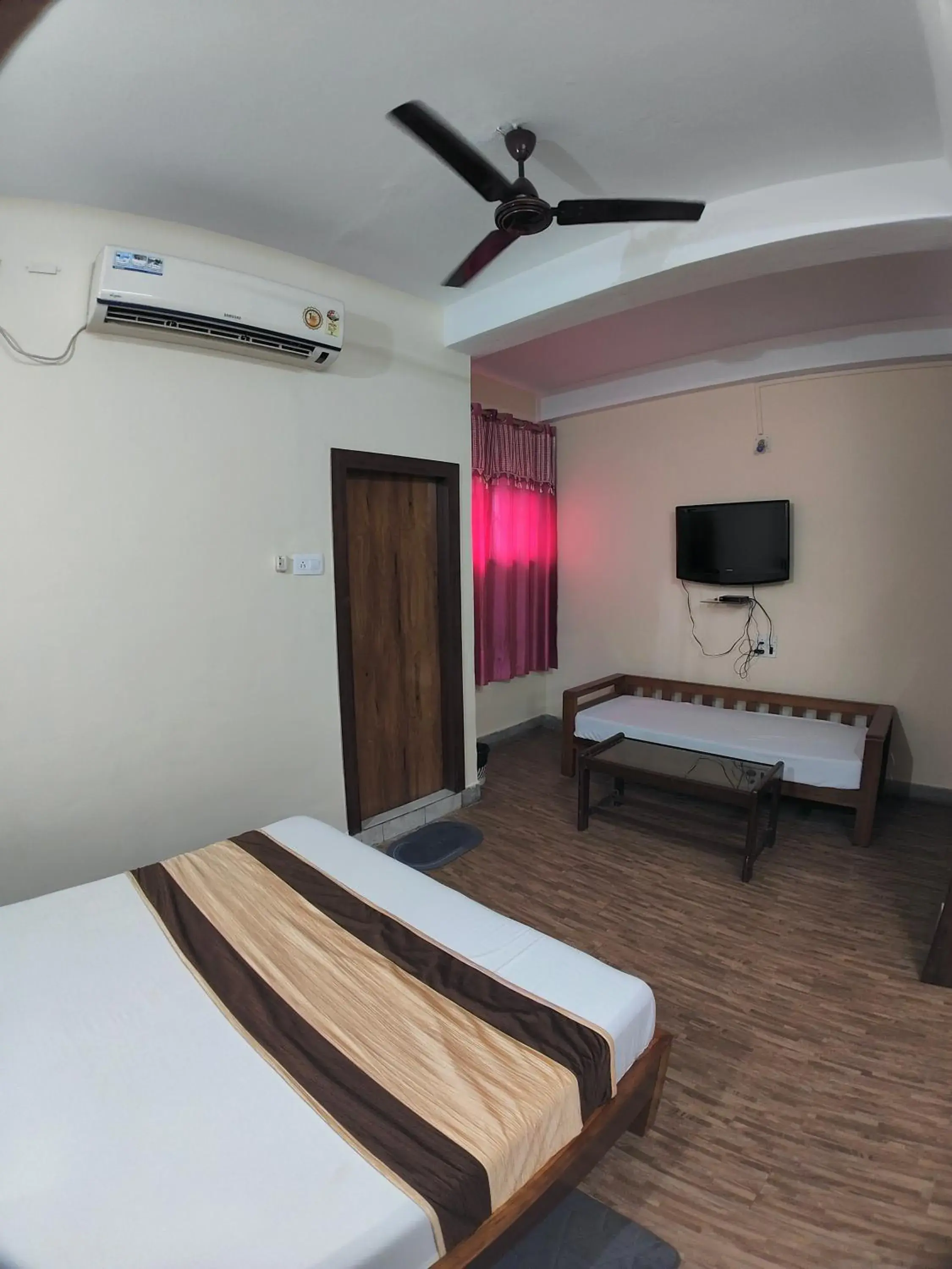 Superior Single Room - single occupancy in Hotel Embassy Superior Single Room - single occupancy in Hotel Embassy