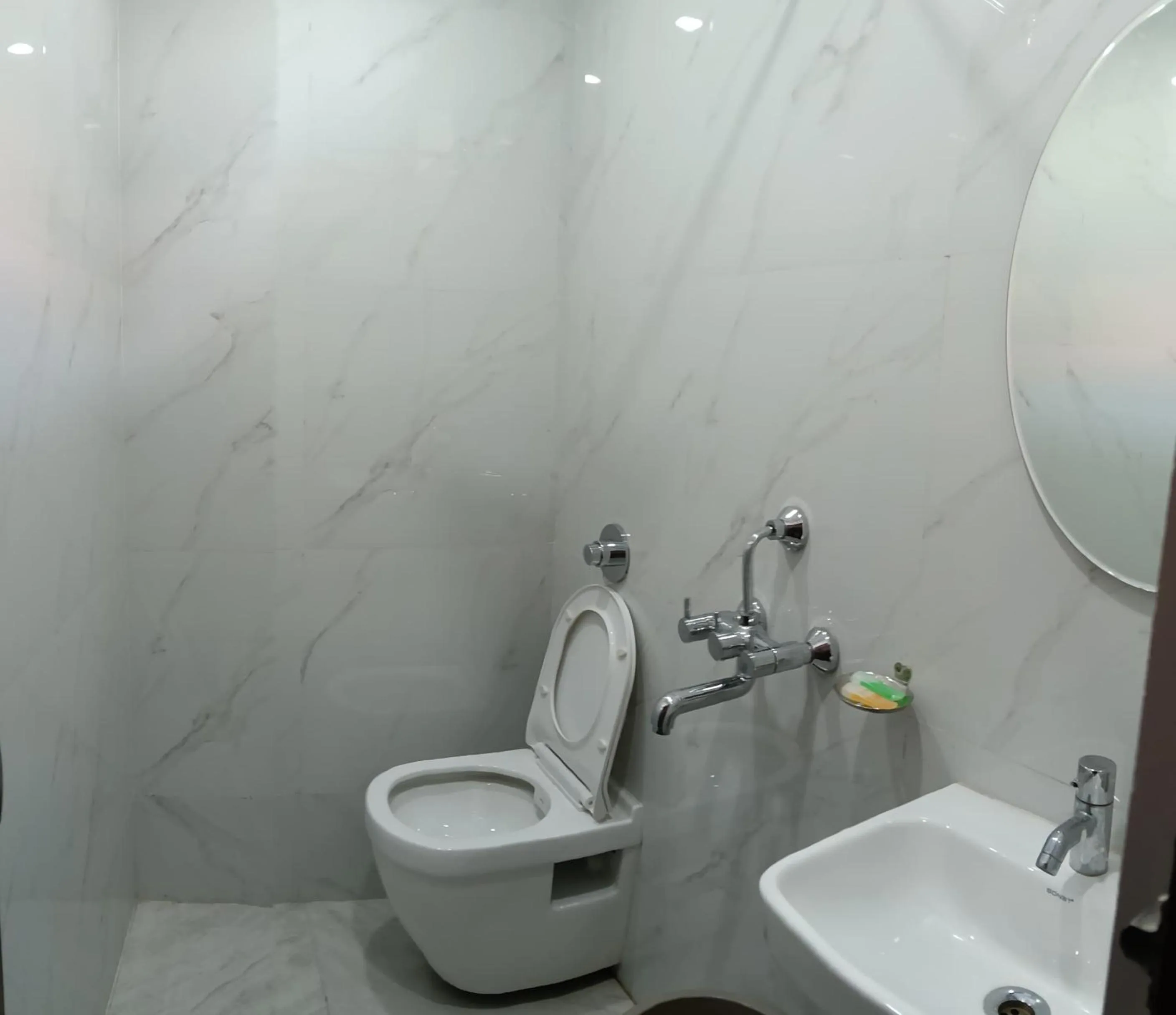 Bathroom in Hotel Embassy